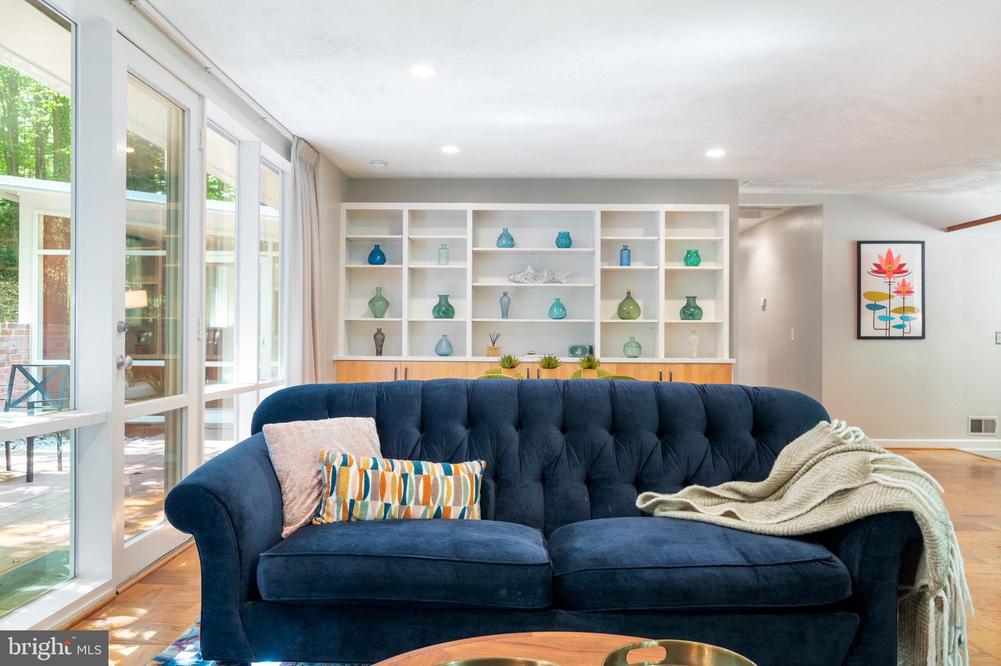 HOLLIN HILLS - Residential