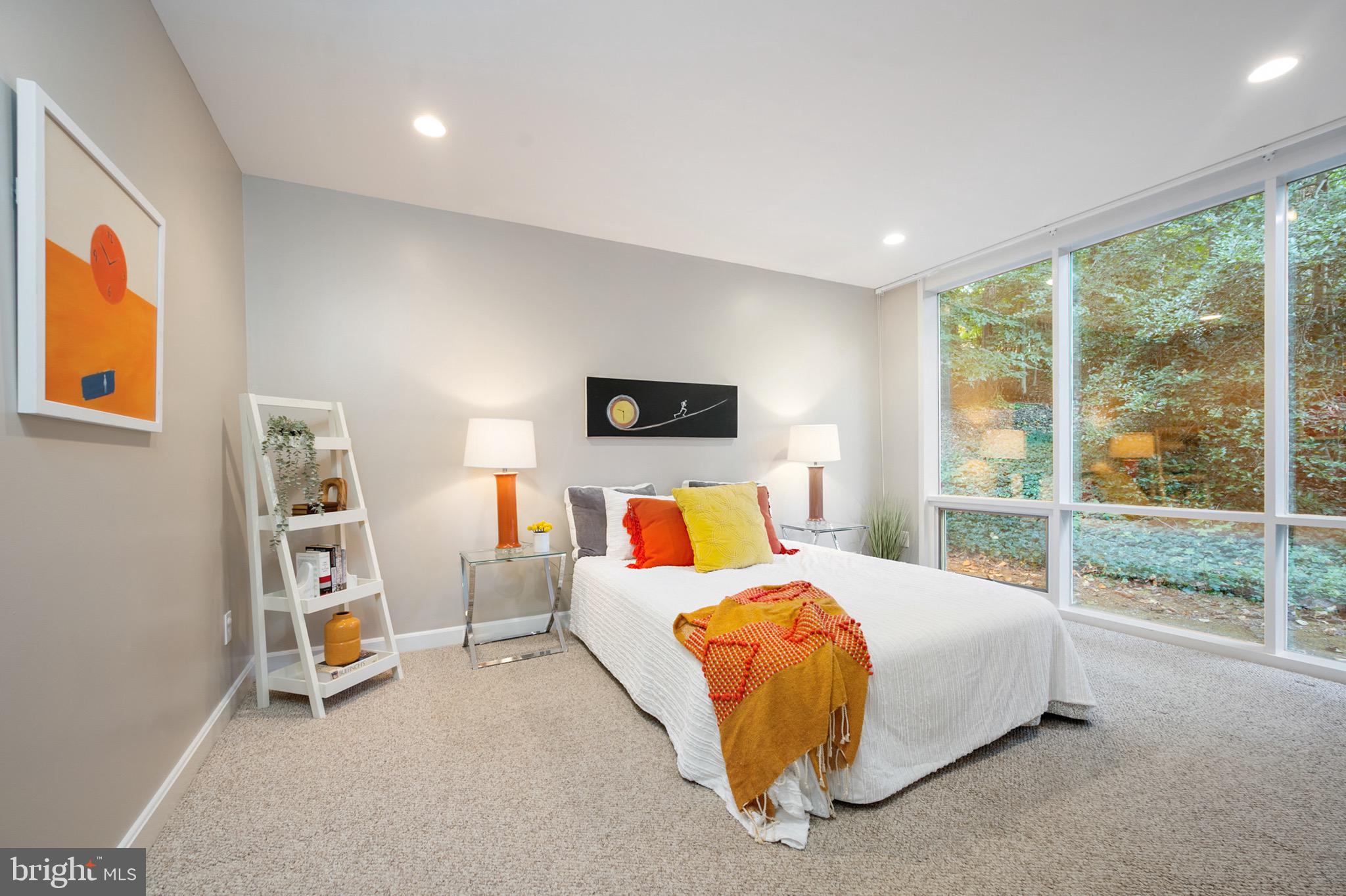 HOLLIN HILLS - Residential