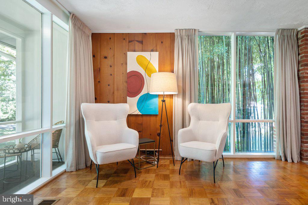 HOLLIN HILLS - Residential