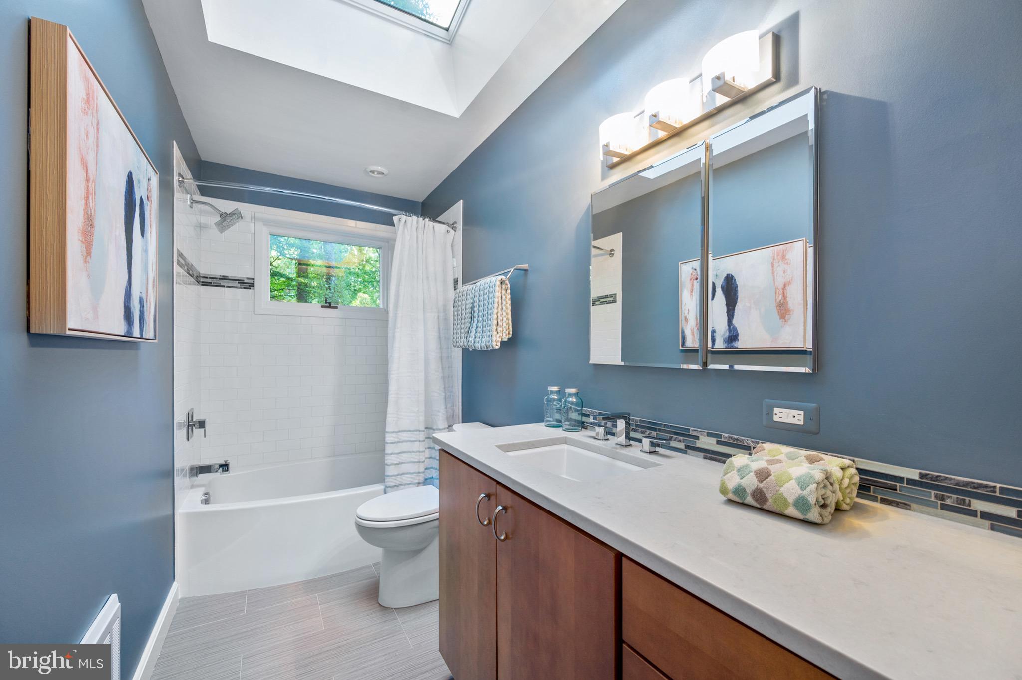 HOLLIN HILLS - Residential