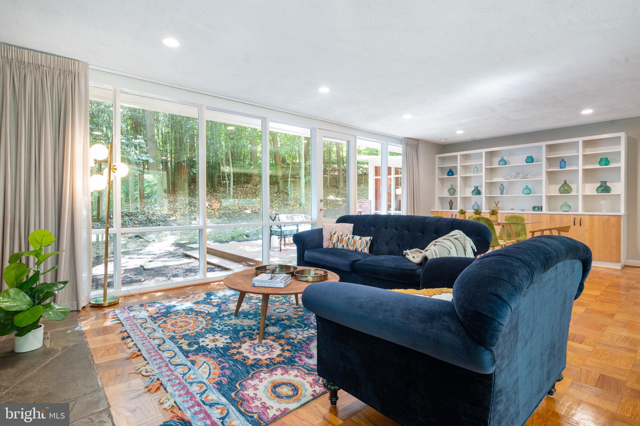 HOLLIN HILLS - Residential