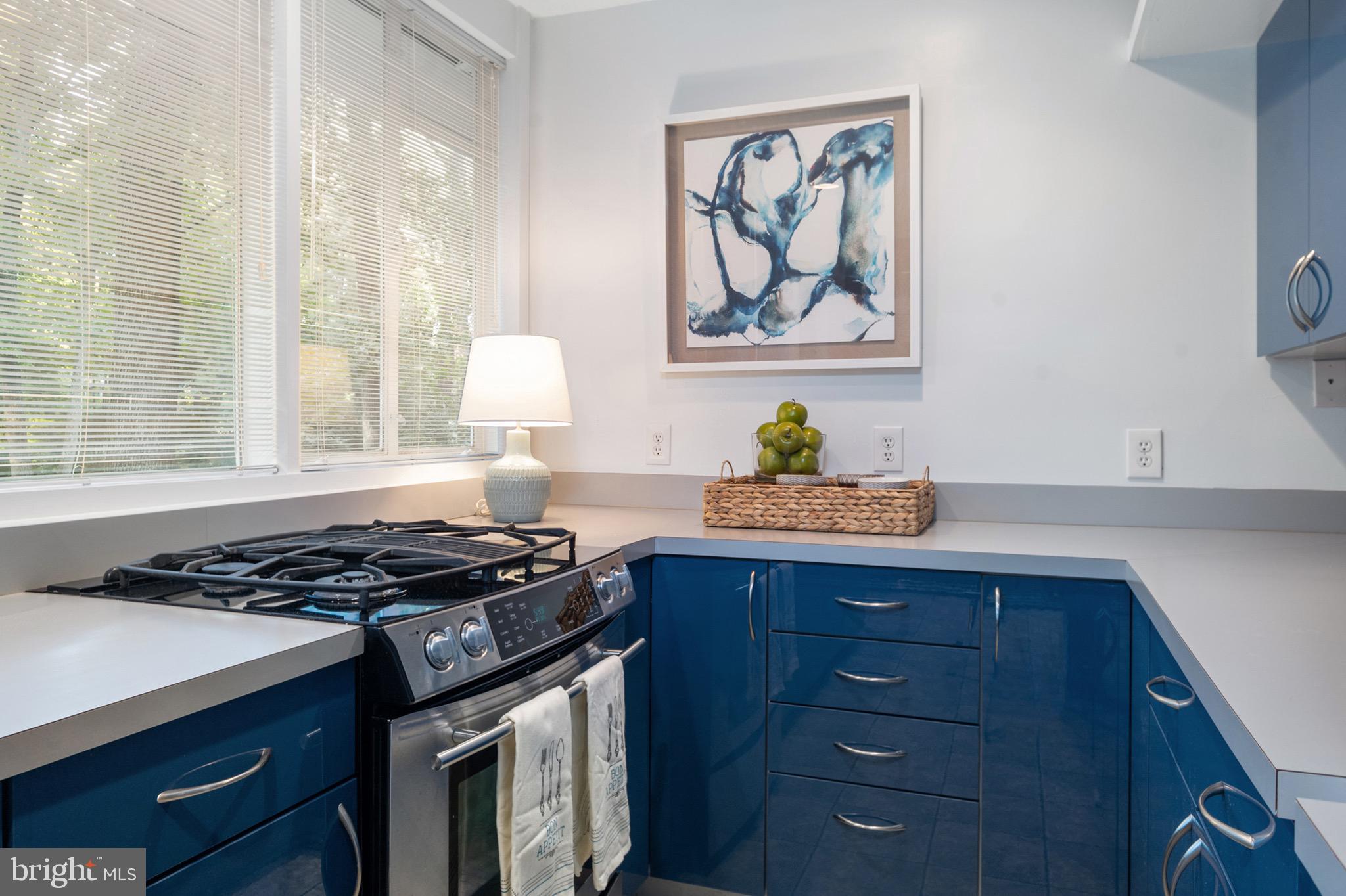 HOLLIN HILLS - Residential