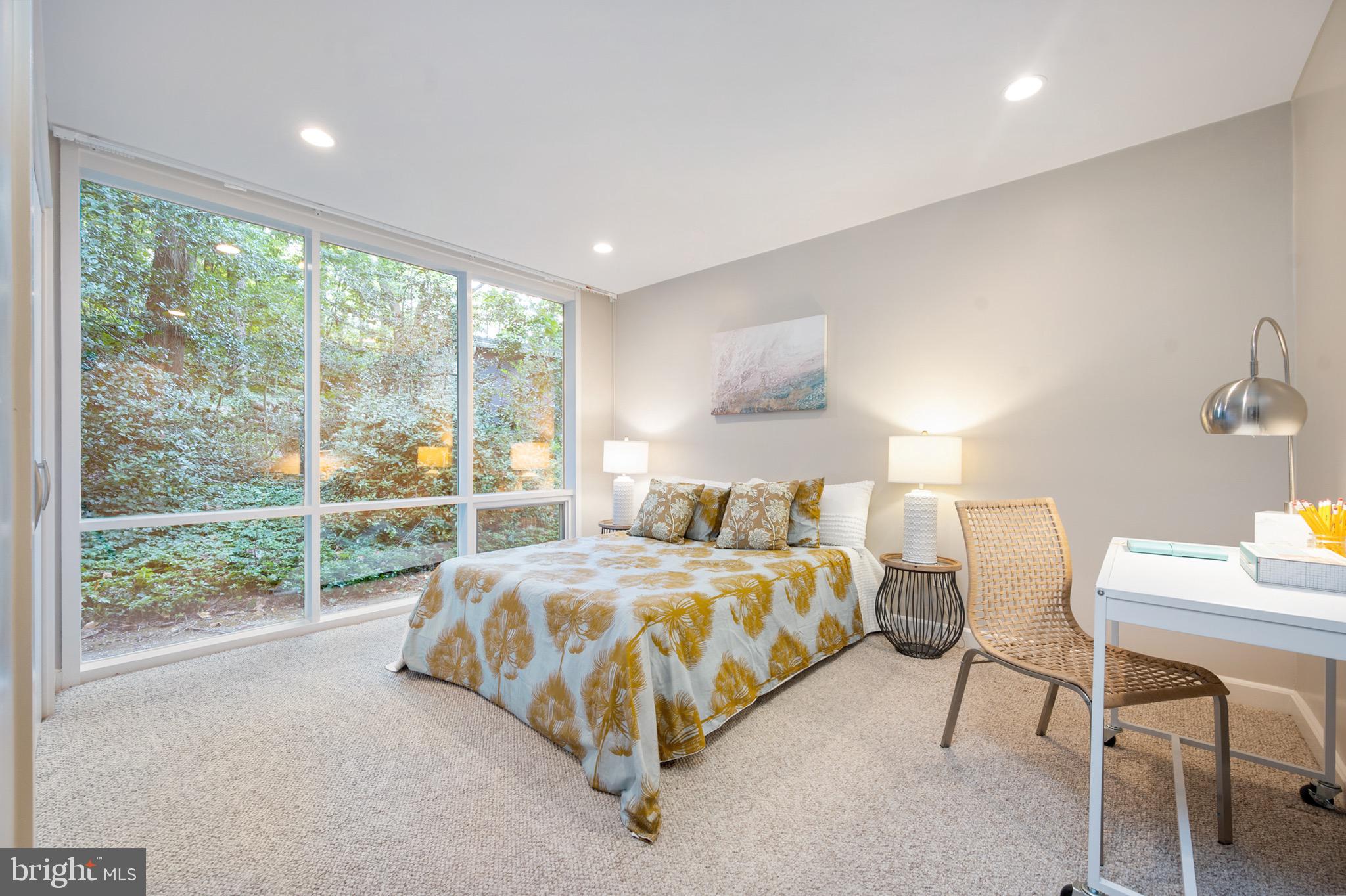 HOLLIN HILLS - Residential