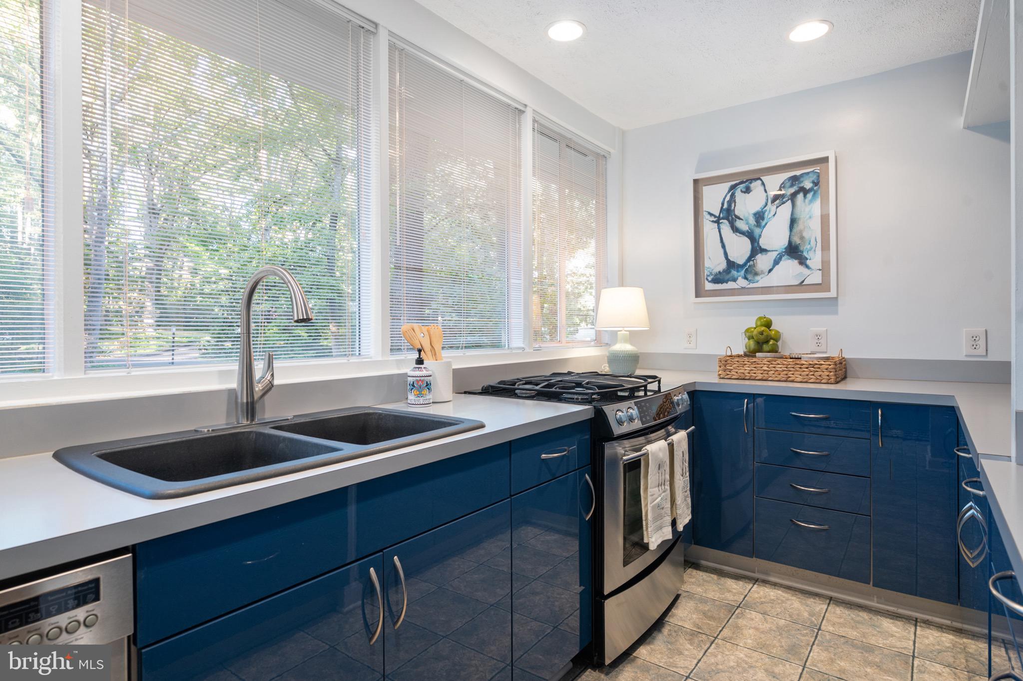 HOLLIN HILLS - Residential