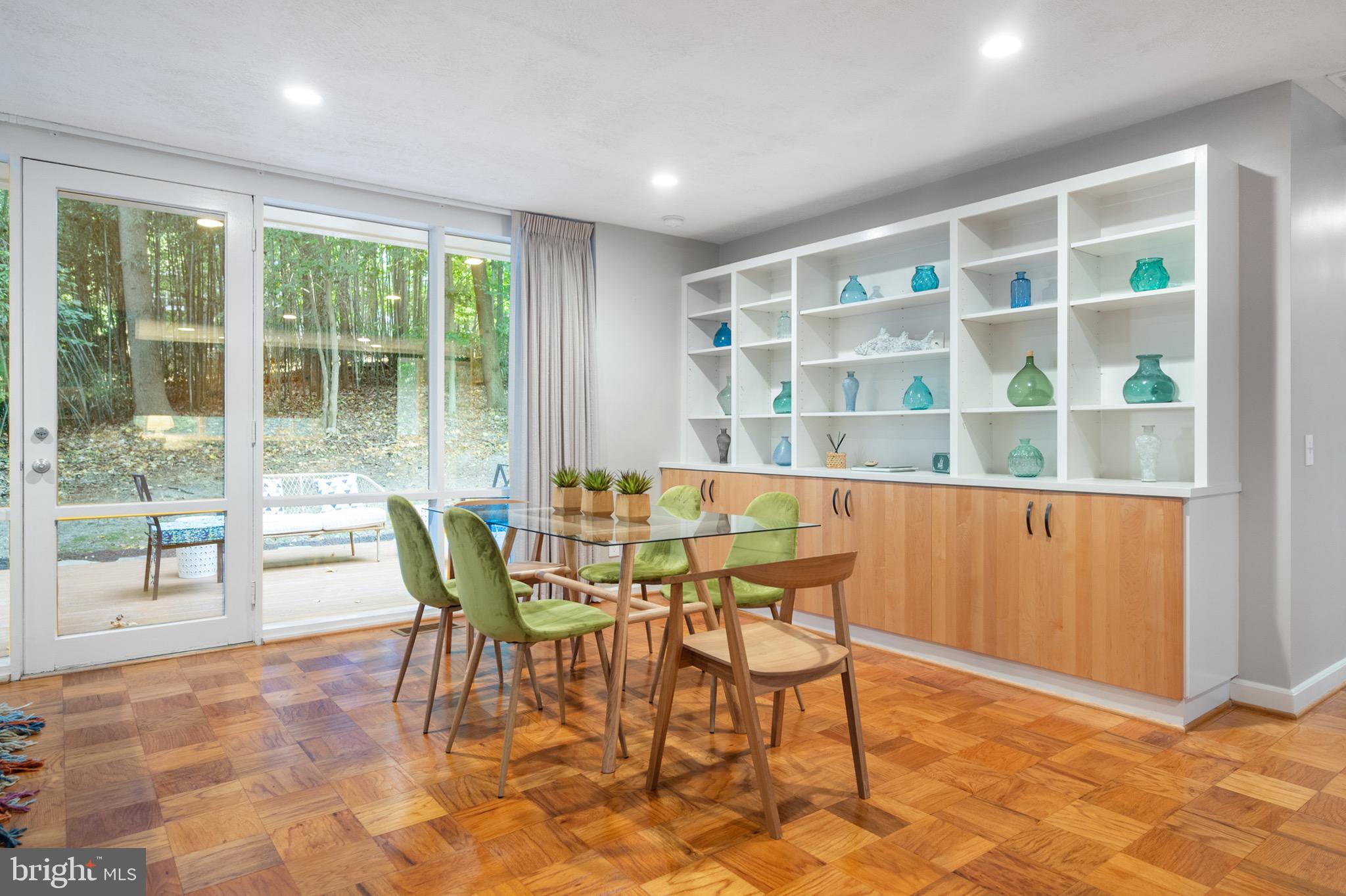 HOLLIN HILLS - Residential