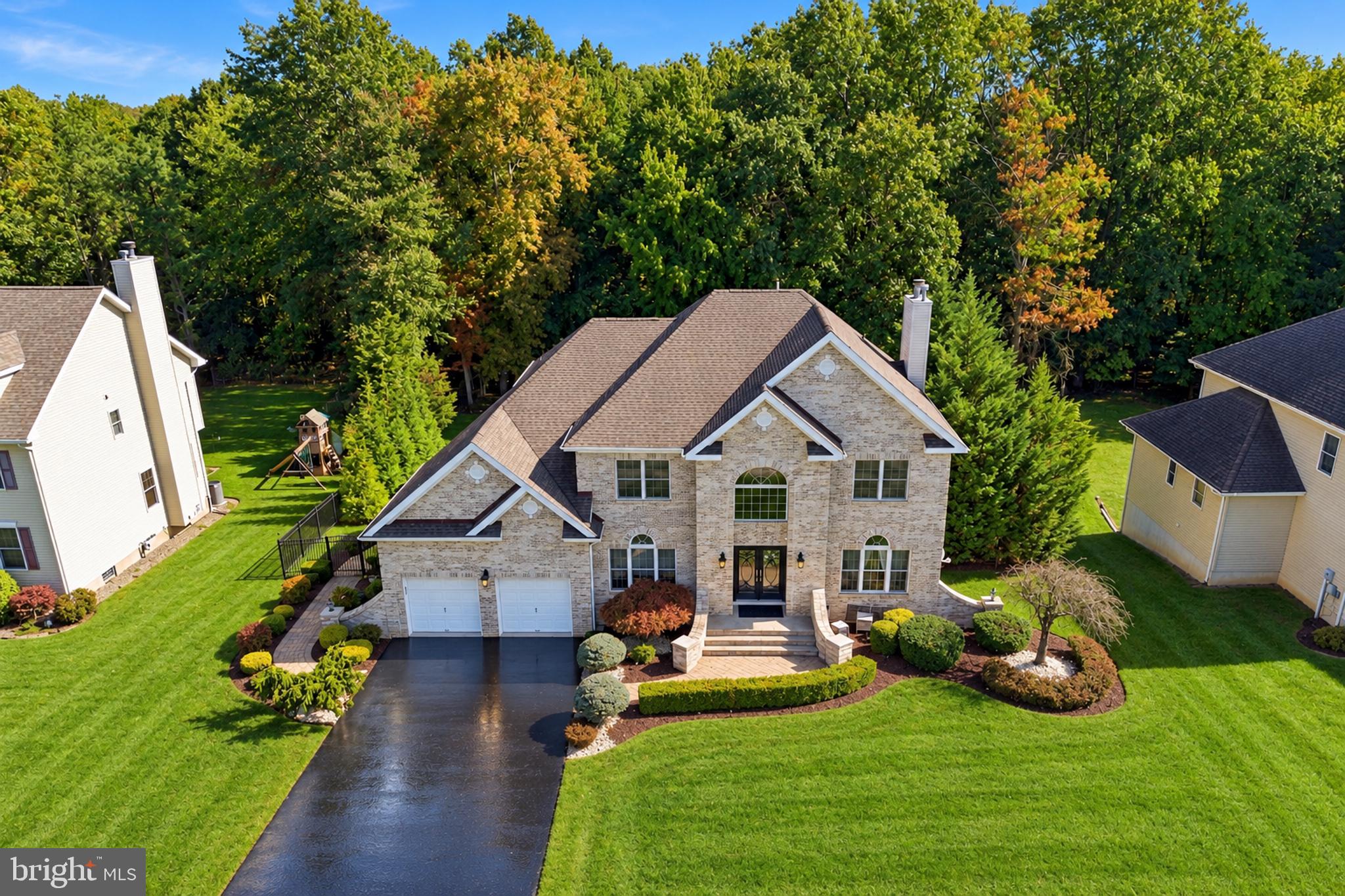 10 TREETOPS DRIVE
