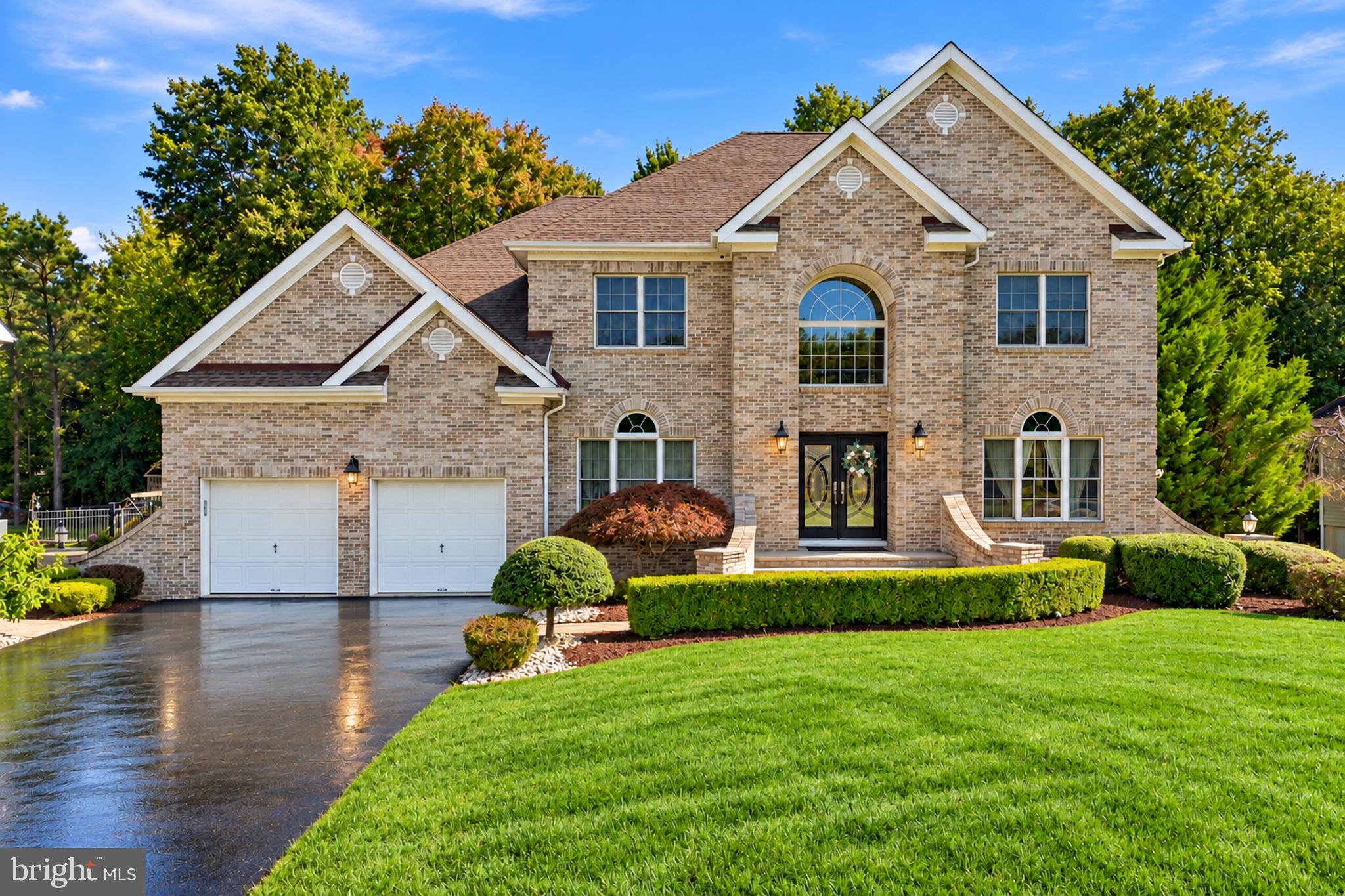 10 TREETOPS DRIVE
