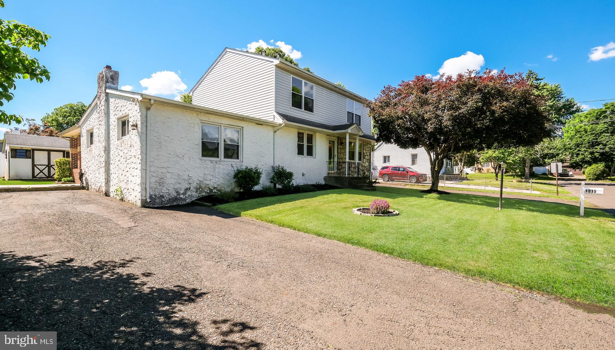 1915 GRAND AVENUE