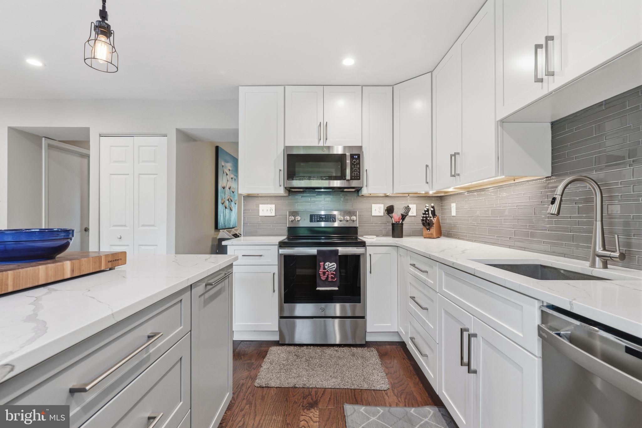 LAFAYETTE HILL - Residential