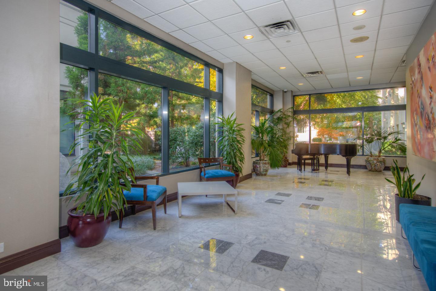 ART MUSEUM AREA - Residential Lease