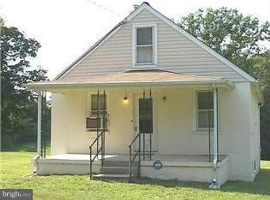 2 bedroom 1 Bath Single Family Home Features an Eat In Kitchen, Living Room, Large Unfinished Basement for plenty of storage! Enjoy your evenings on the Front Porch or Back Deck with Lots of Privacy !!! Great Location...Won't Last !