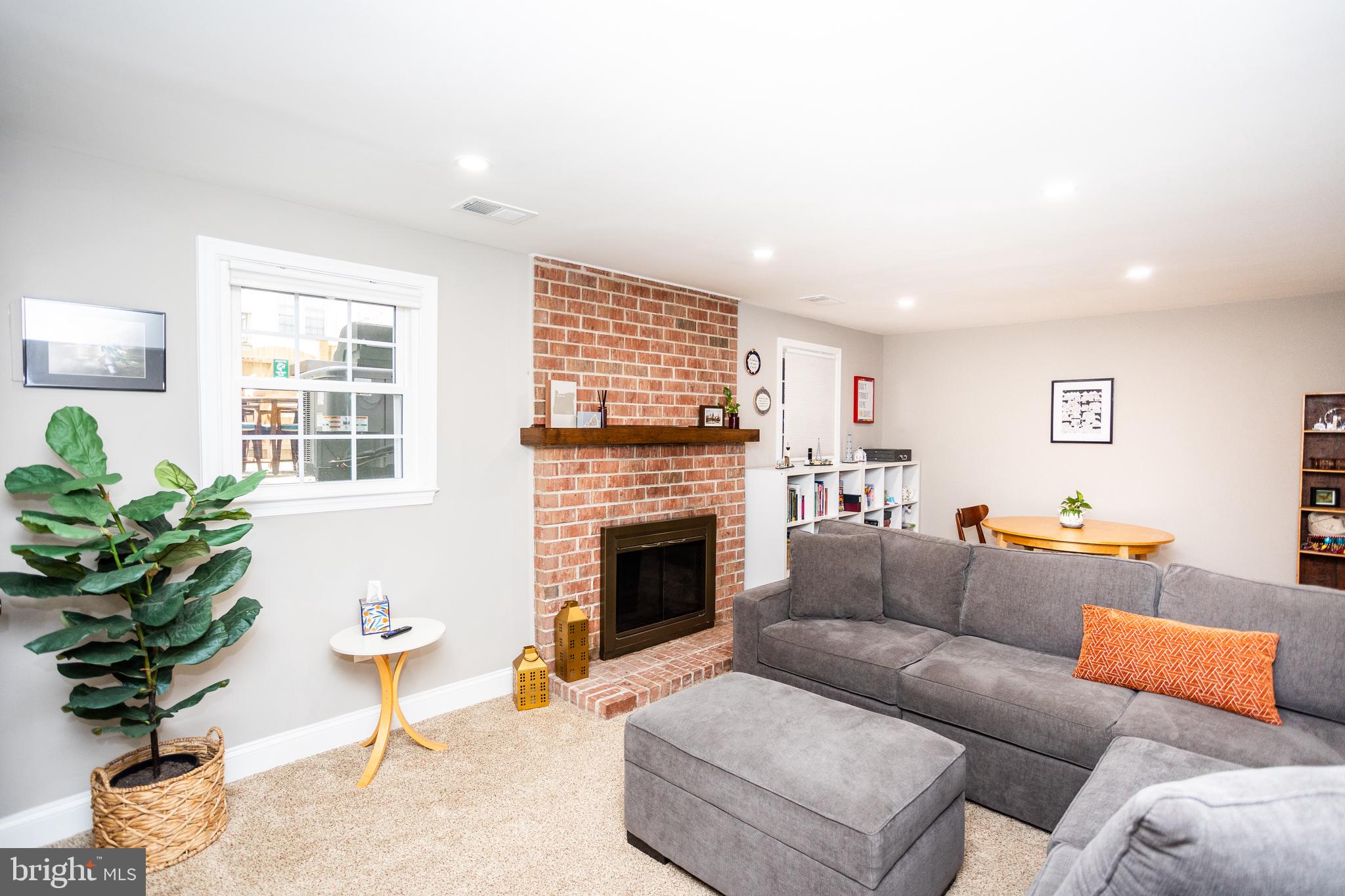 COUNTRY CREEK - Residential Lease