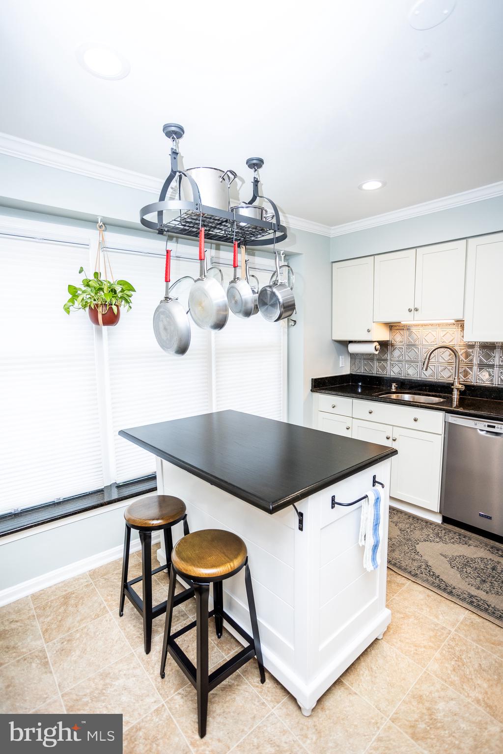 COUNTRY CREEK - Residential Lease