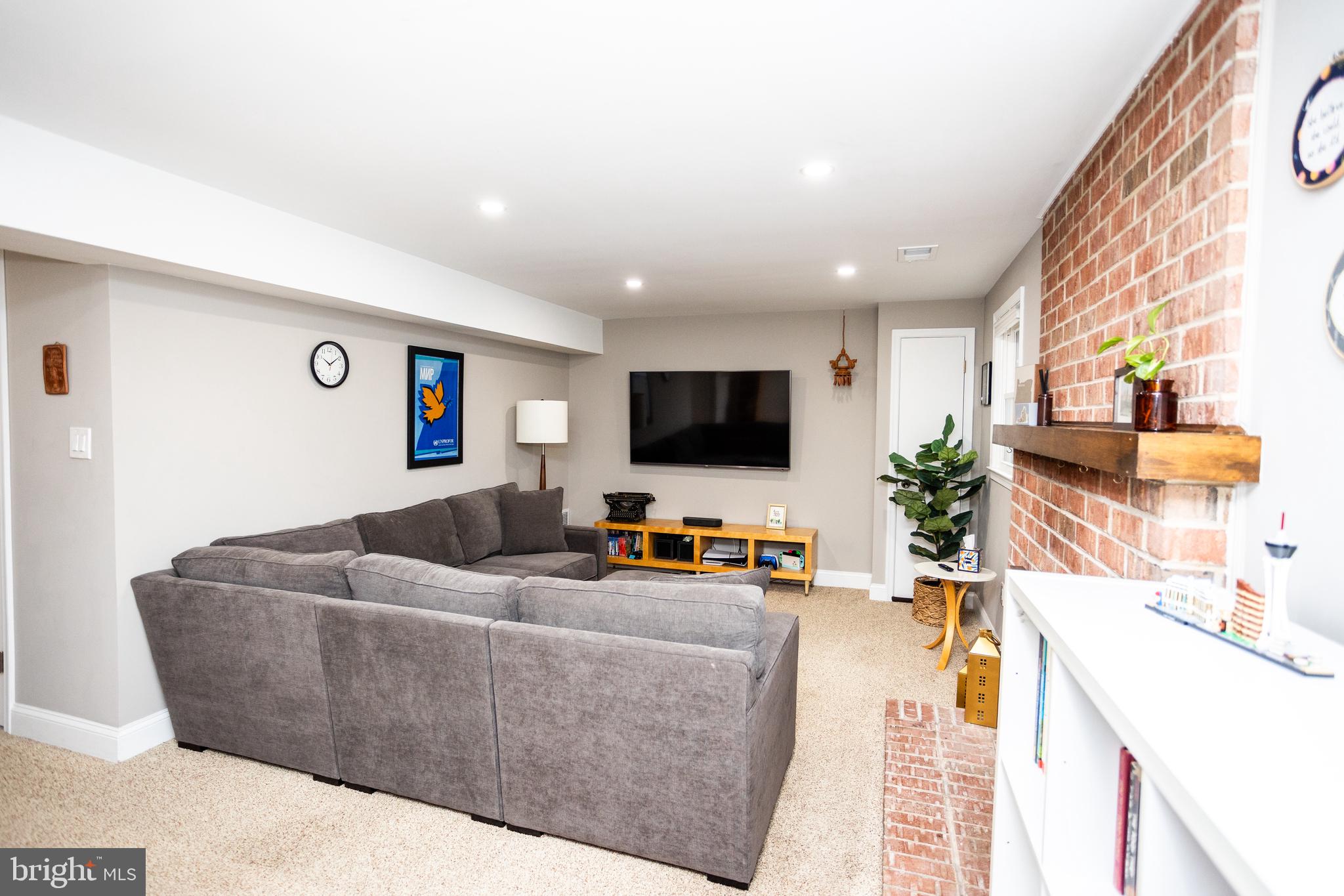 COUNTRY CREEK - Residential Lease