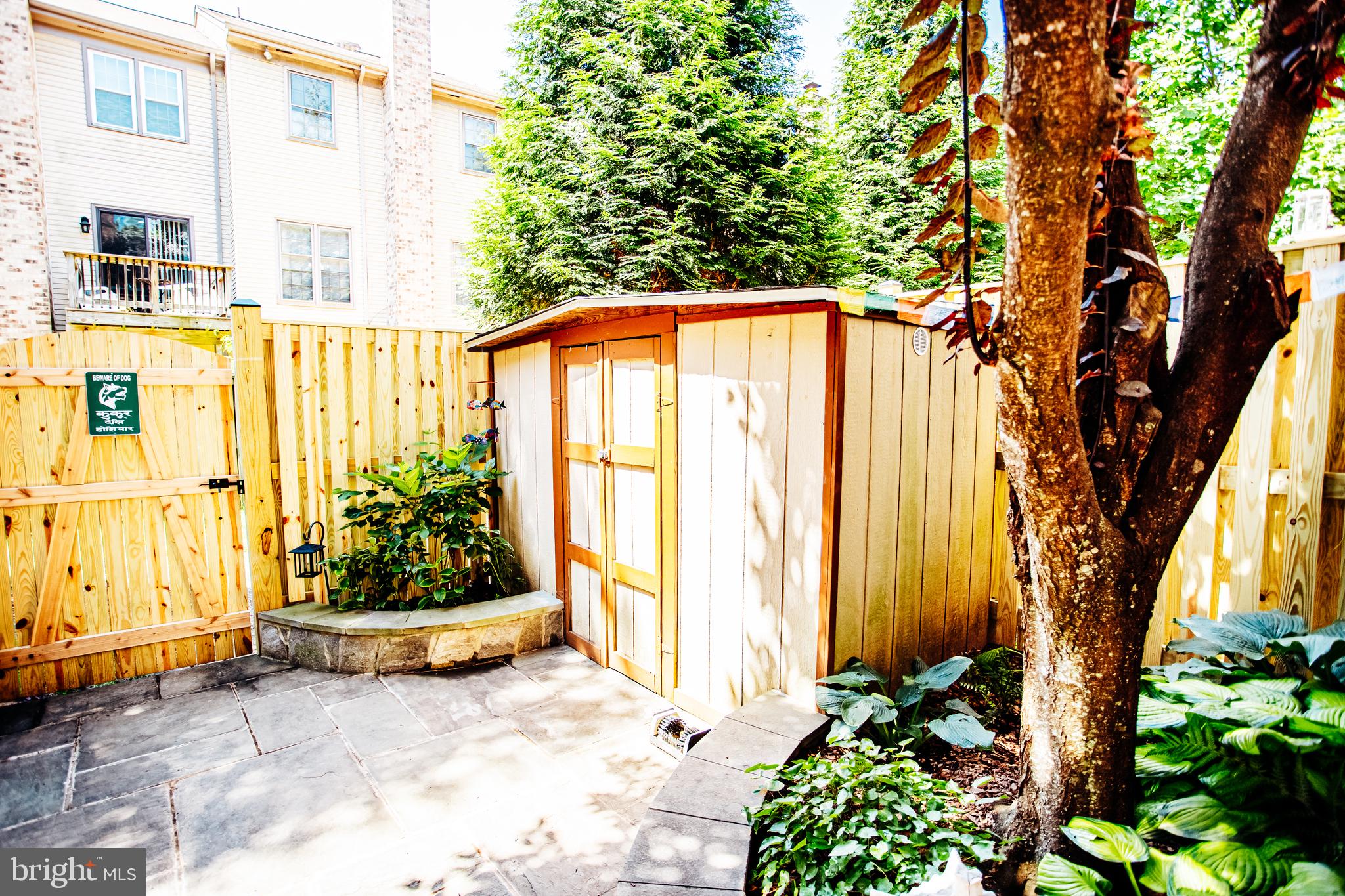 COUNTRY CREEK - Residential Lease