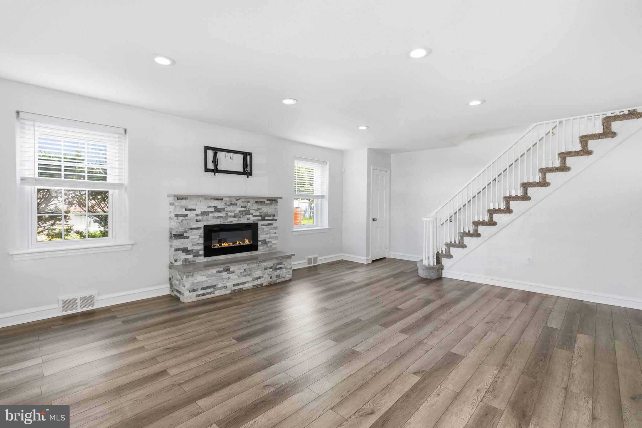 BEVERLY HILLS - Residential