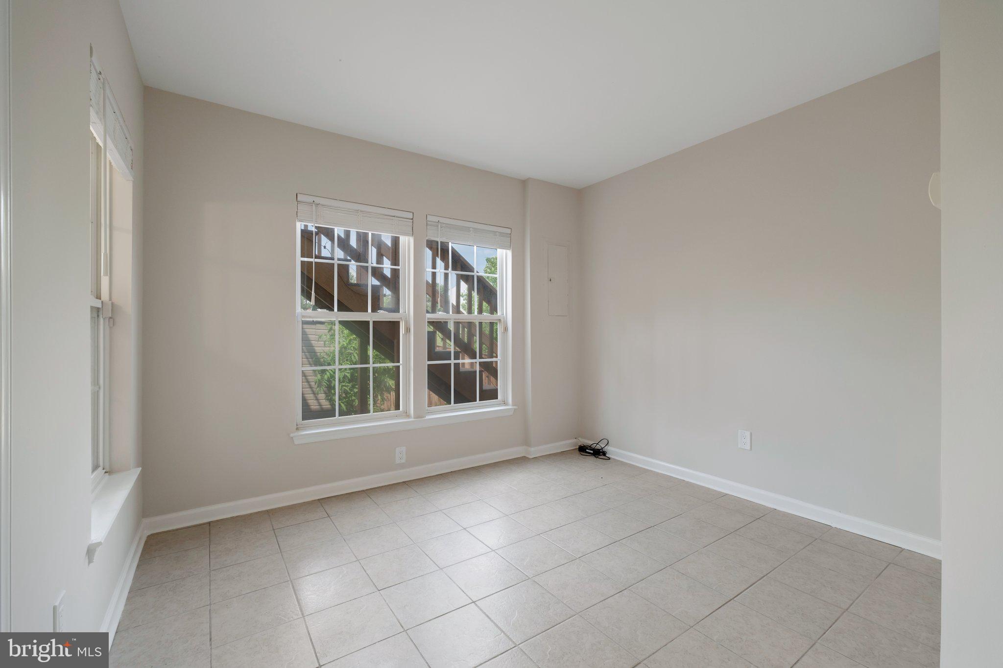 RIVERSIDE STATION - Residential Lease