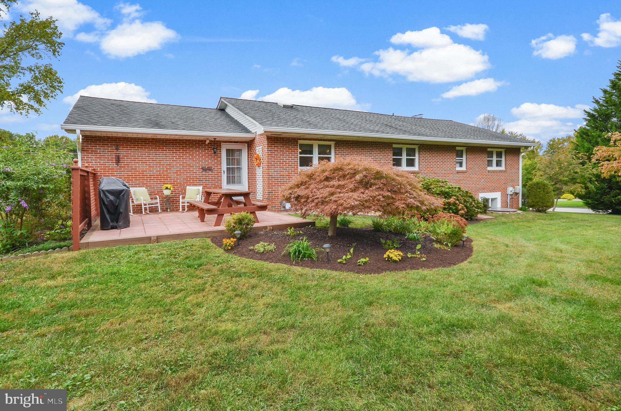 WOODRIDGE MANOR - Residential