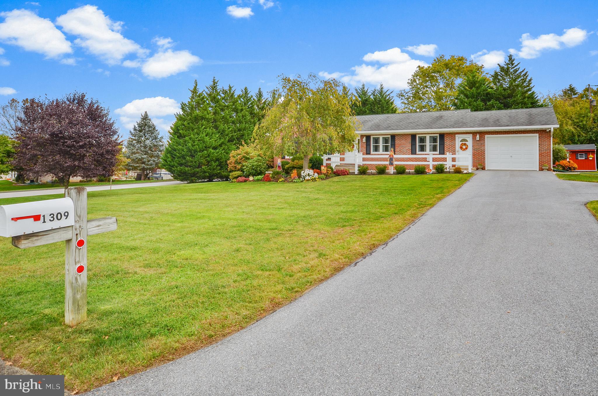 WOODRIDGE MANOR - Residential