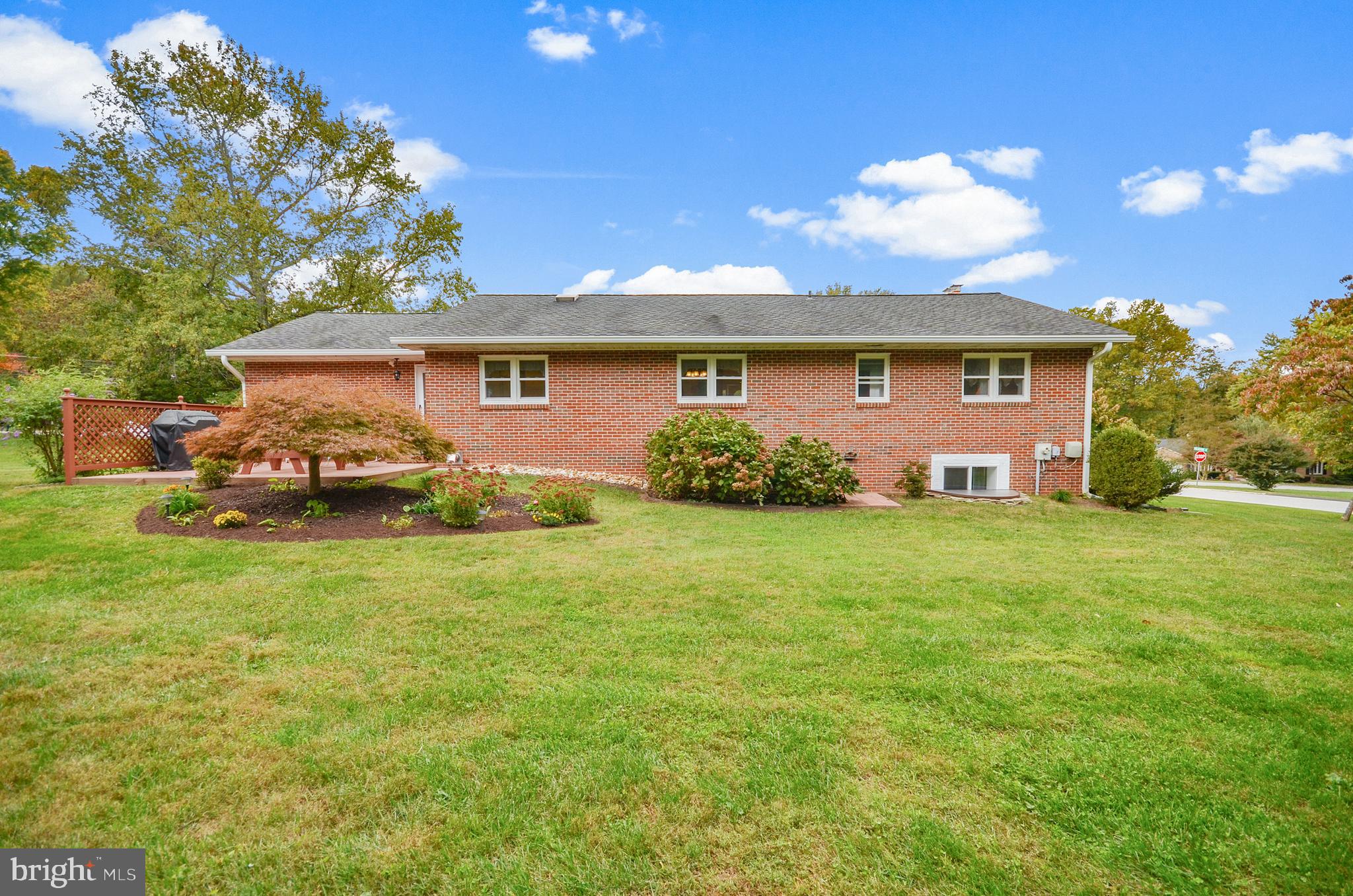 WOODRIDGE MANOR - Residential