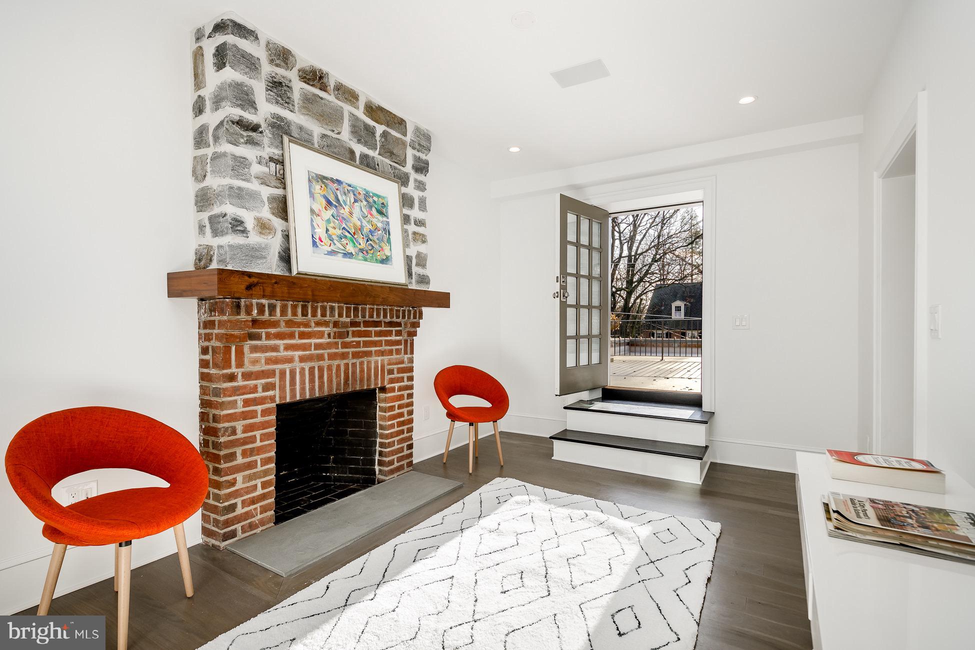 CHESTNUT HILL - Residential