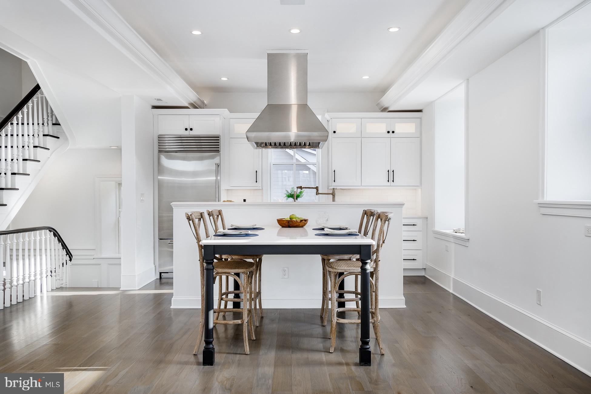 CHESTNUT HILL - Residential