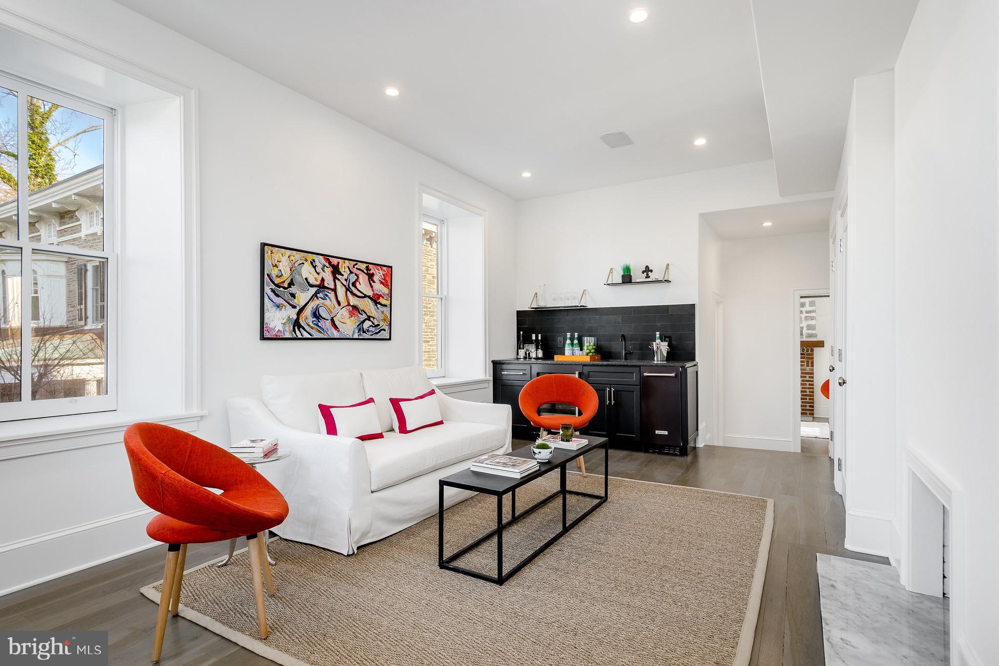 CHESTNUT HILL - Residential