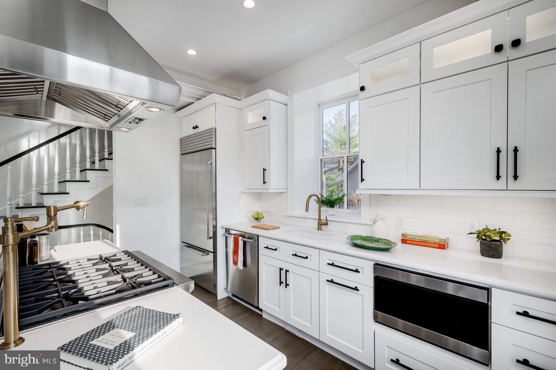 CHESTNUT HILL - Residential