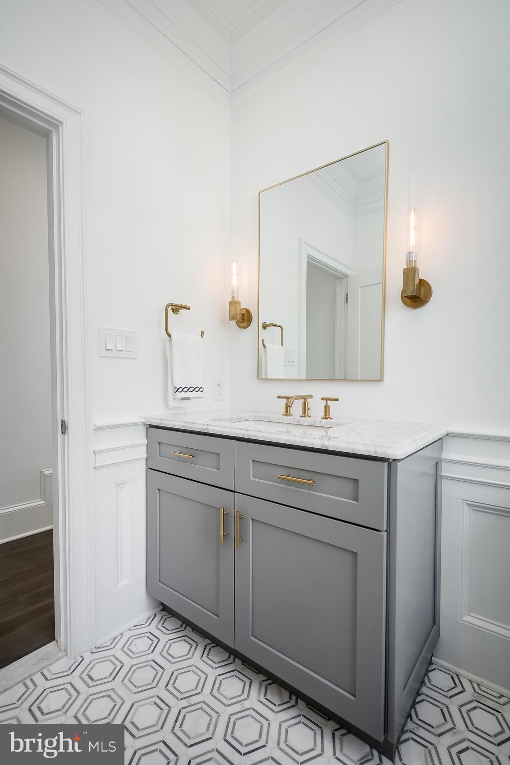 CHESTNUT HILL - Residential