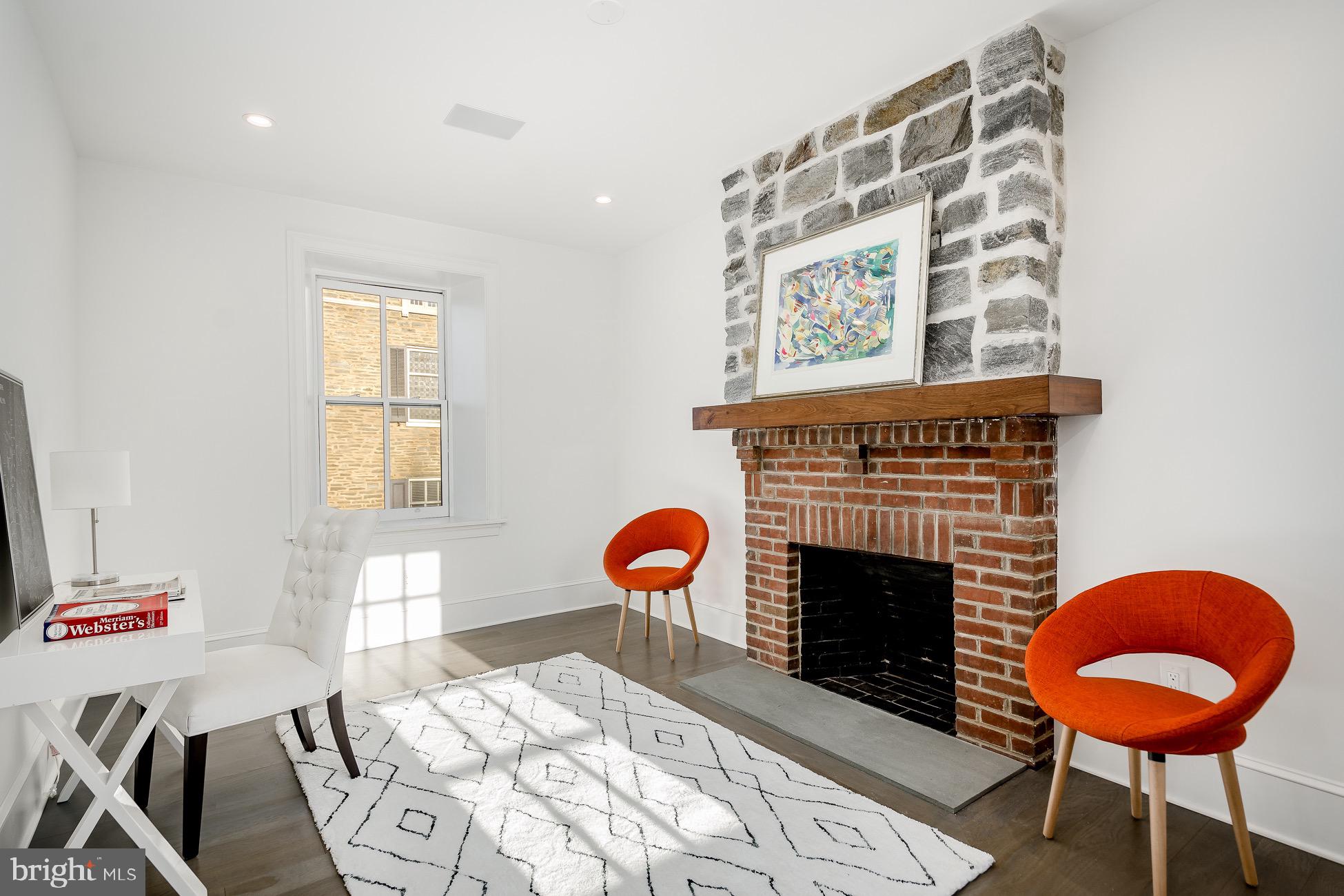 CHESTNUT HILL - Residential