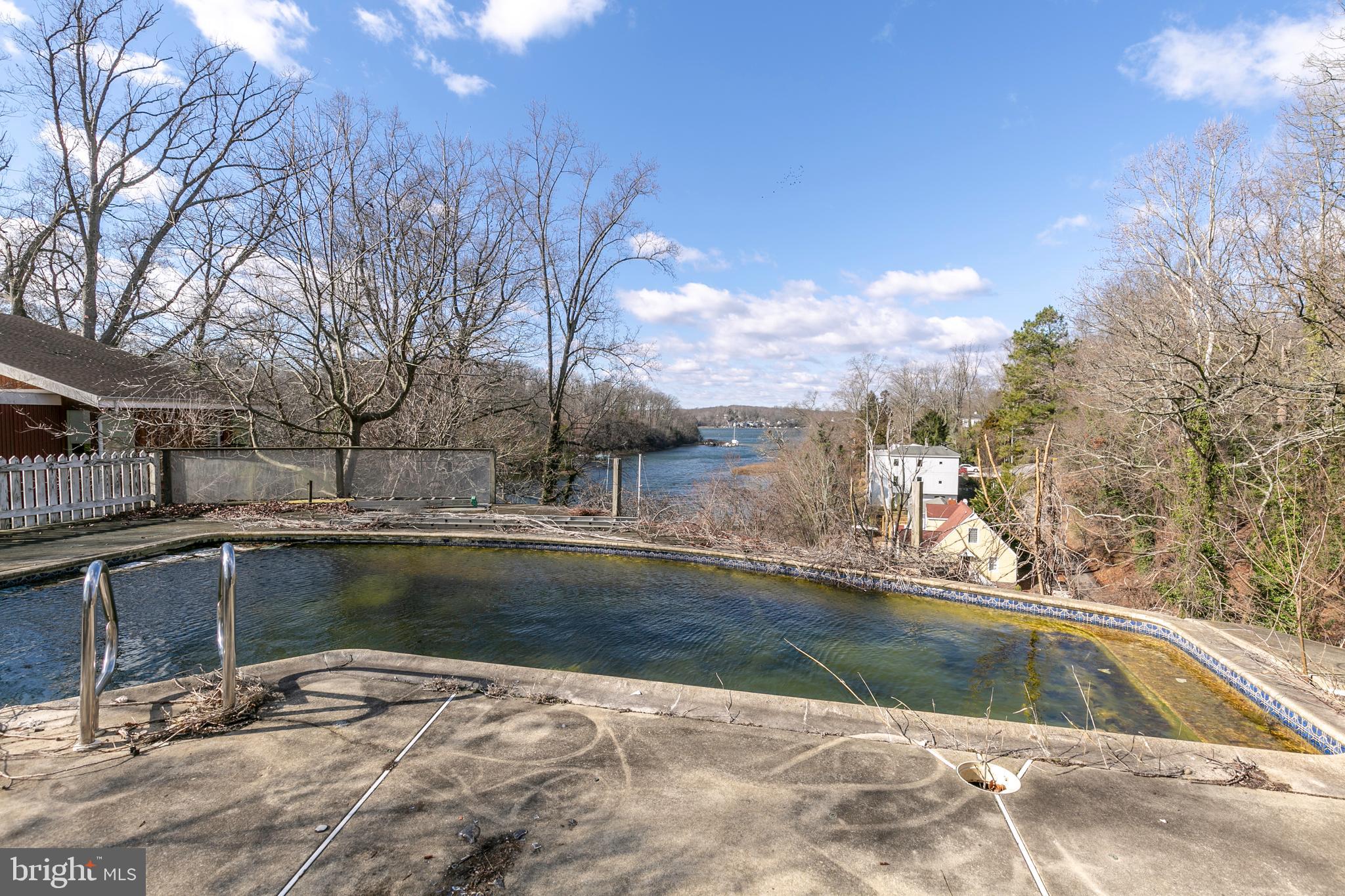 PINES ON THE SEVERN - Land