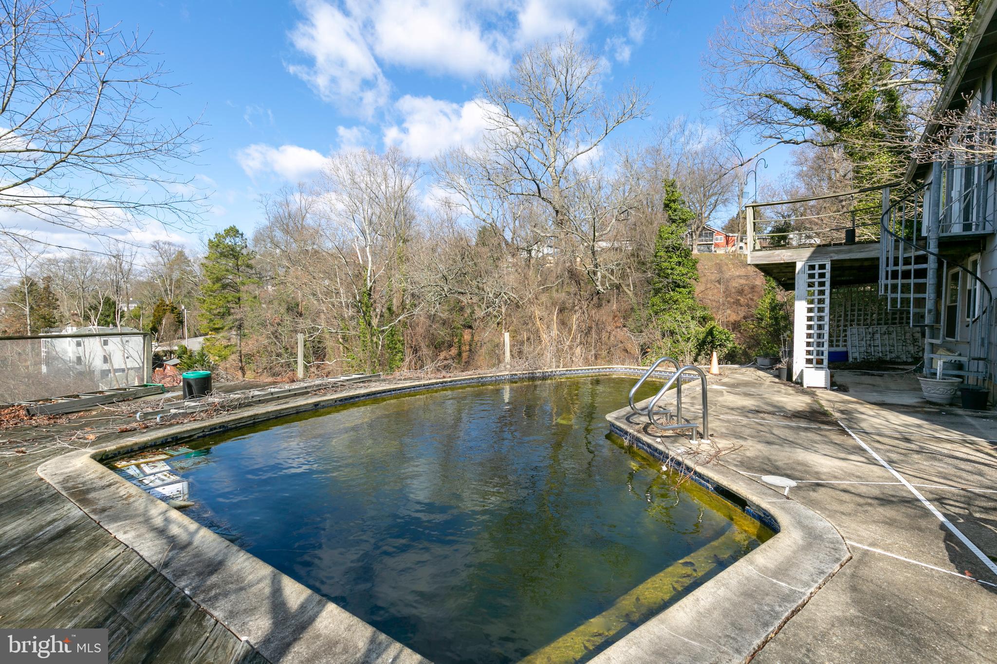 PINES ON THE SEVERN - Land