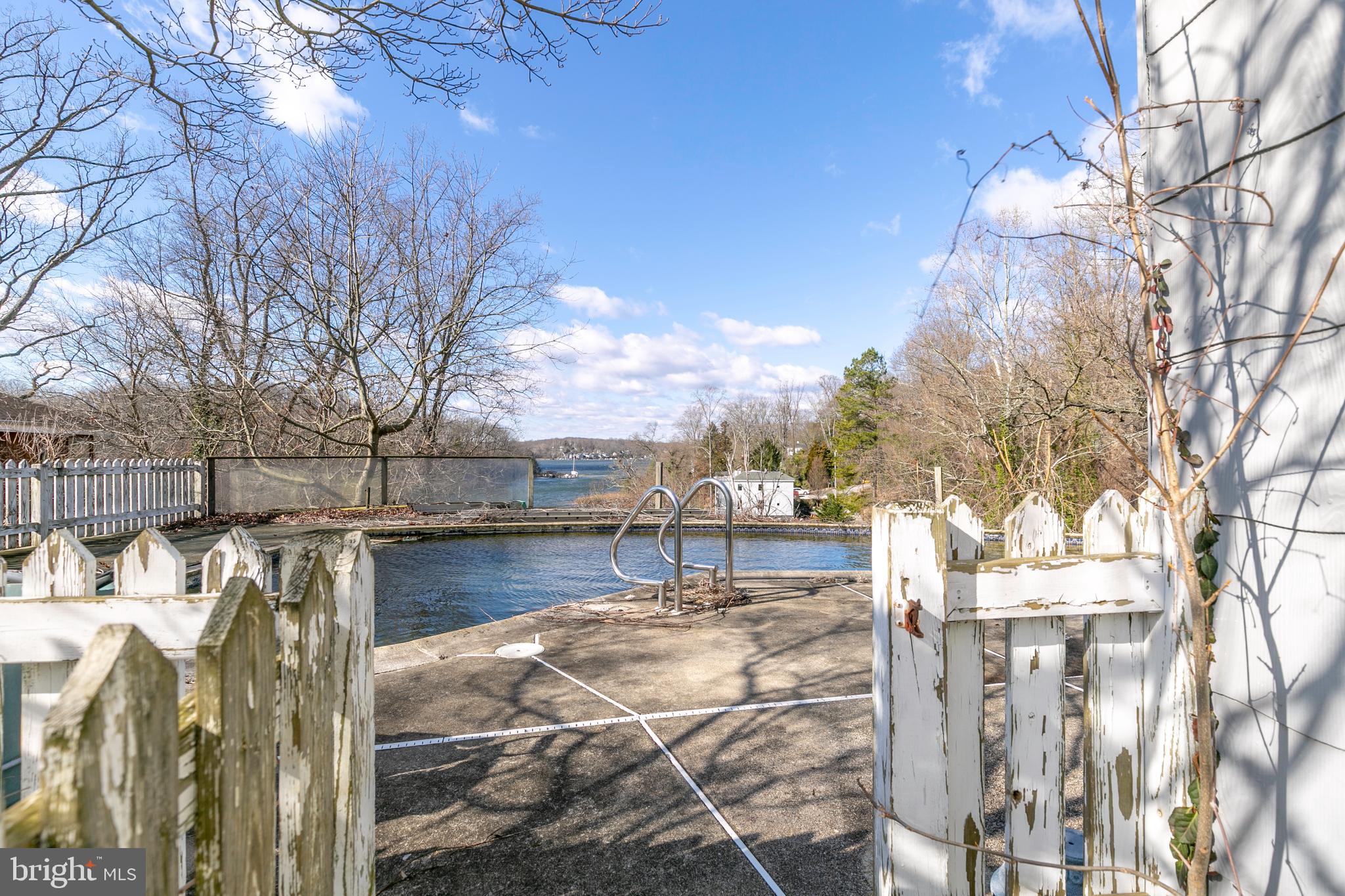 PINES ON THE SEVERN - Land