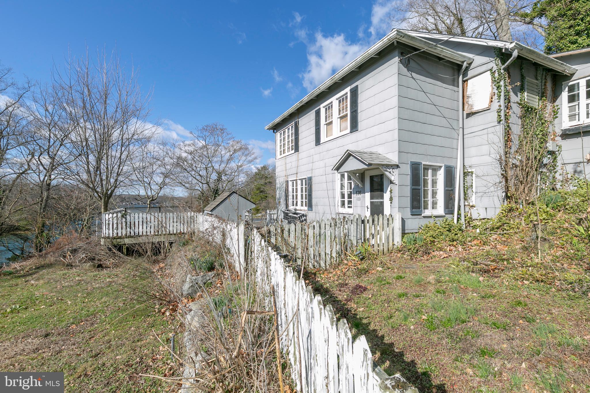 PINES ON THE SEVERN - Land