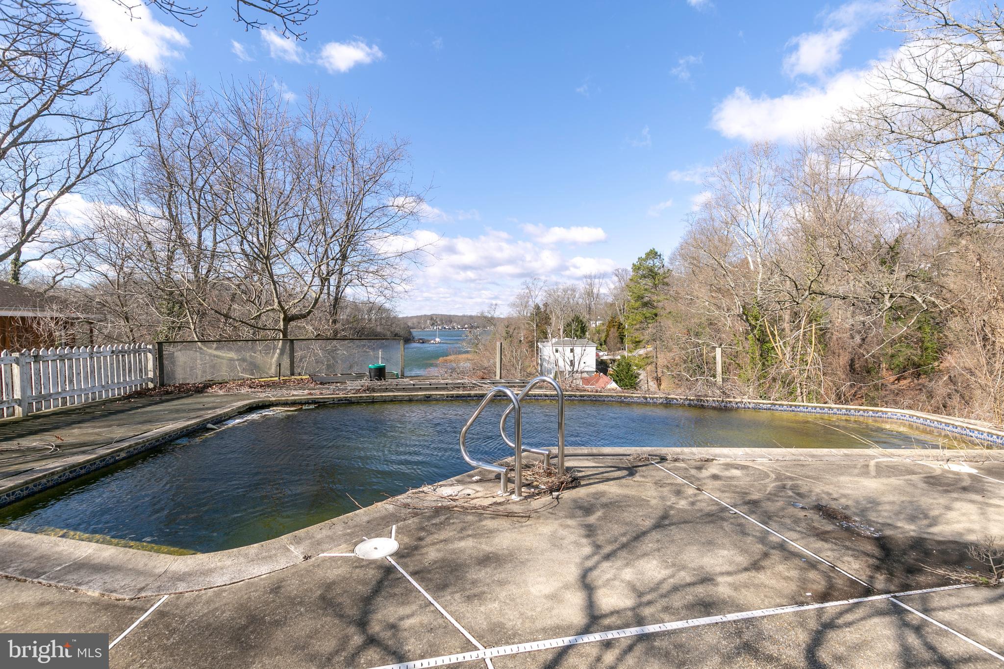 PINES ON THE SEVERN - Land
