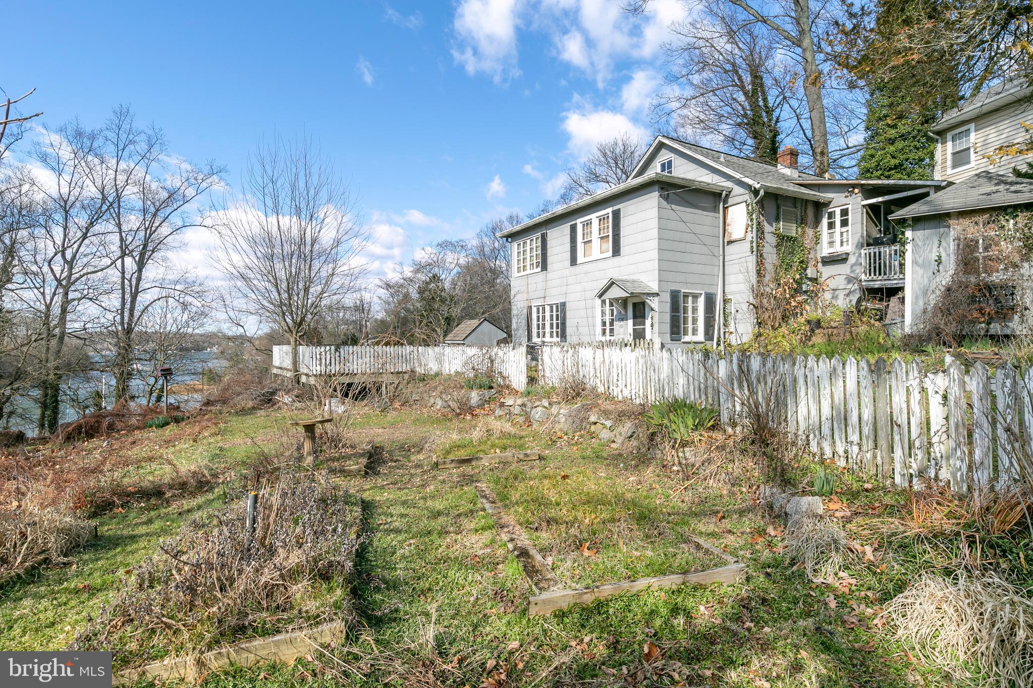 PINES ON THE SEVERN - Land