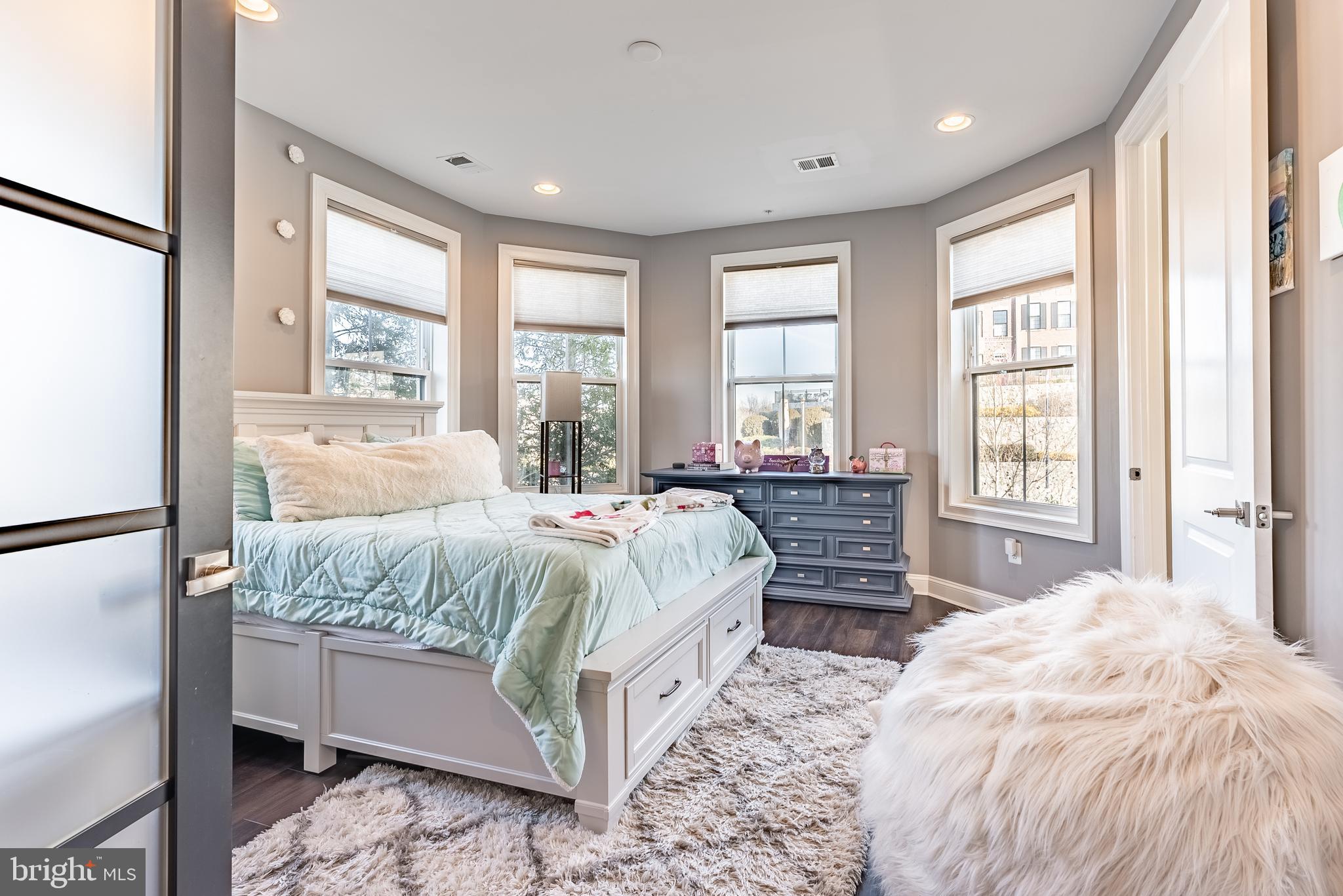 POTOMAC OVERLOOK CONDO - Residential