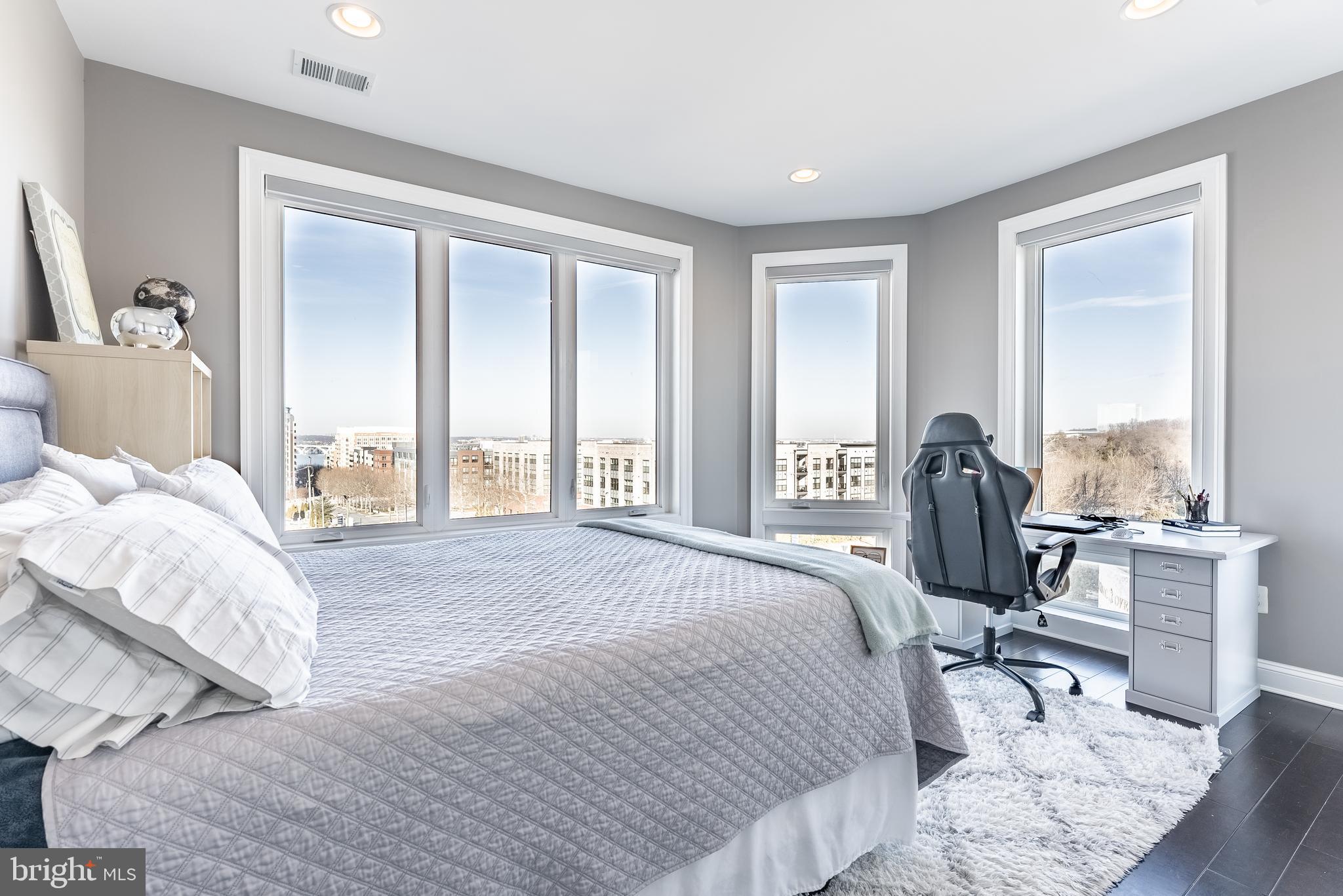 POTOMAC OVERLOOK CONDO - Residential