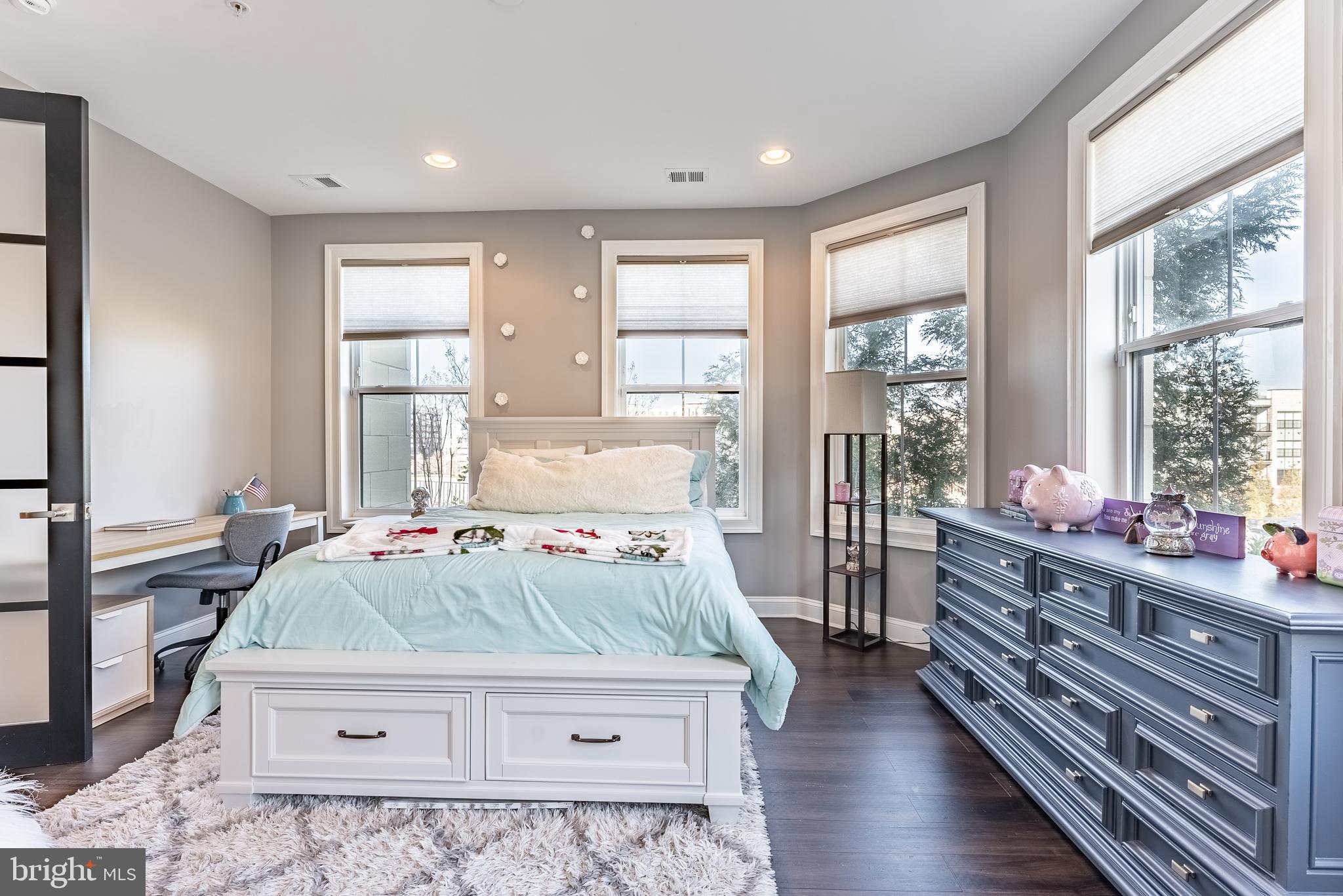 POTOMAC OVERLOOK CONDO - Residential