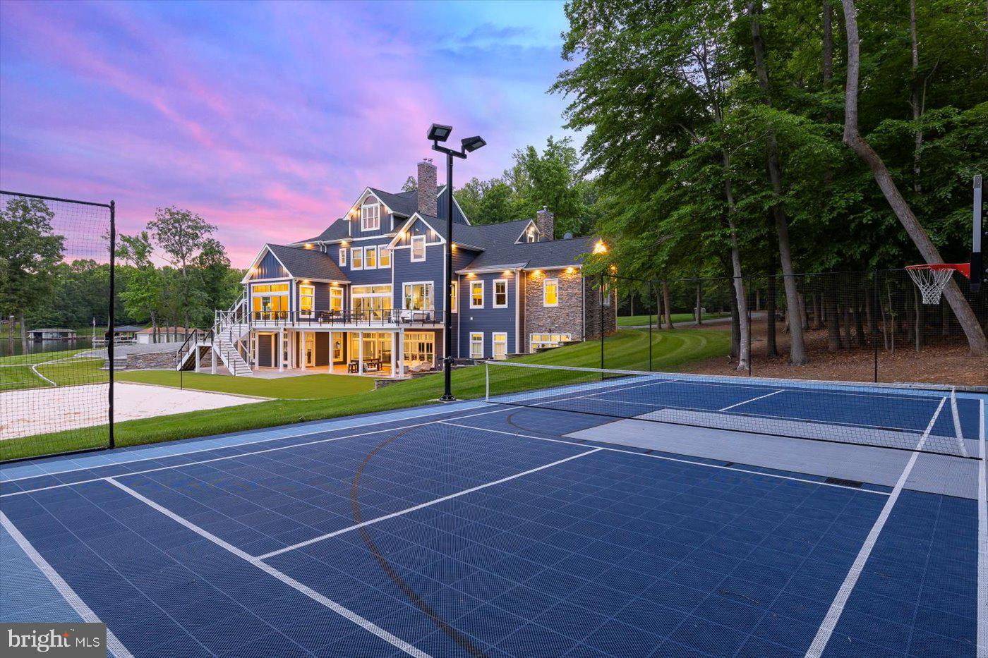 542 TWIN LAKES LANE