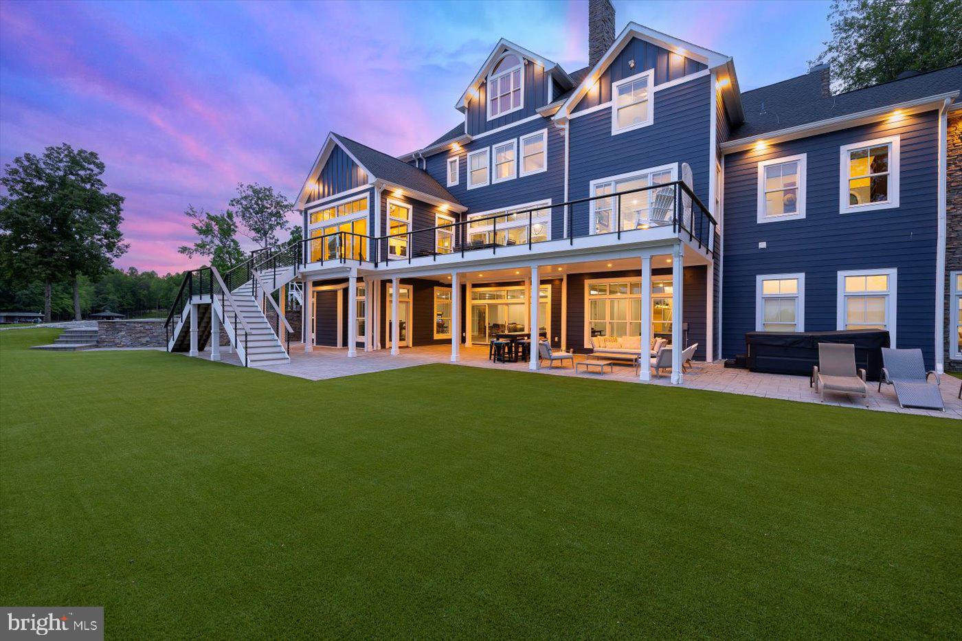 542 TWIN LAKES LANE