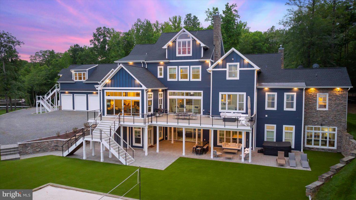 542 TWIN LAKES LANE