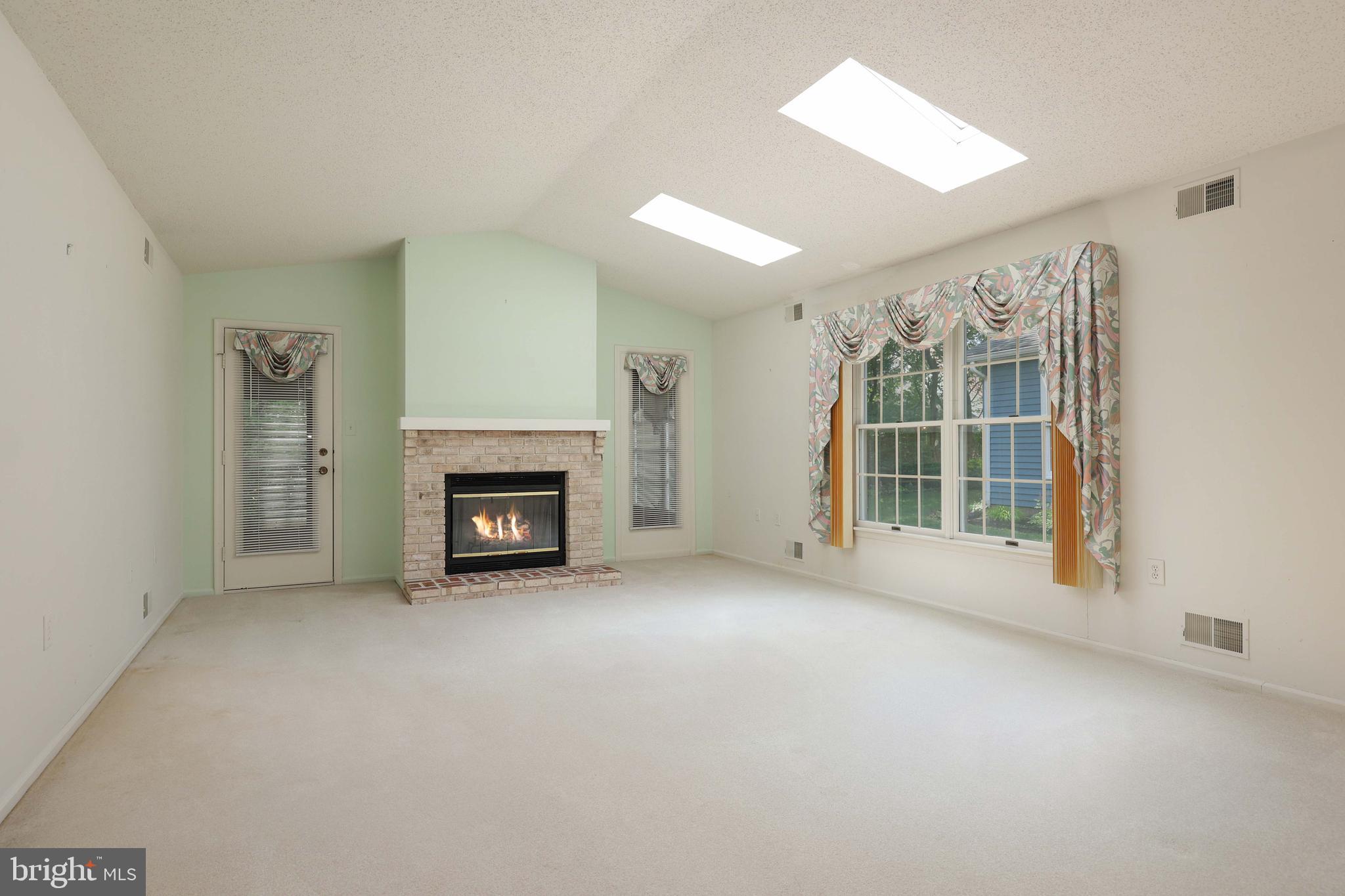 1493 FORELLE LANE
