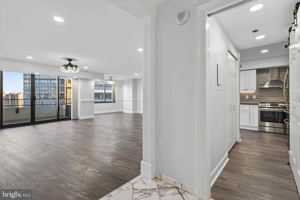 Photo of 1300 Crystal Drive #1107S, ARLINGTON, VA 22202 (MLS # VAAR2073114)