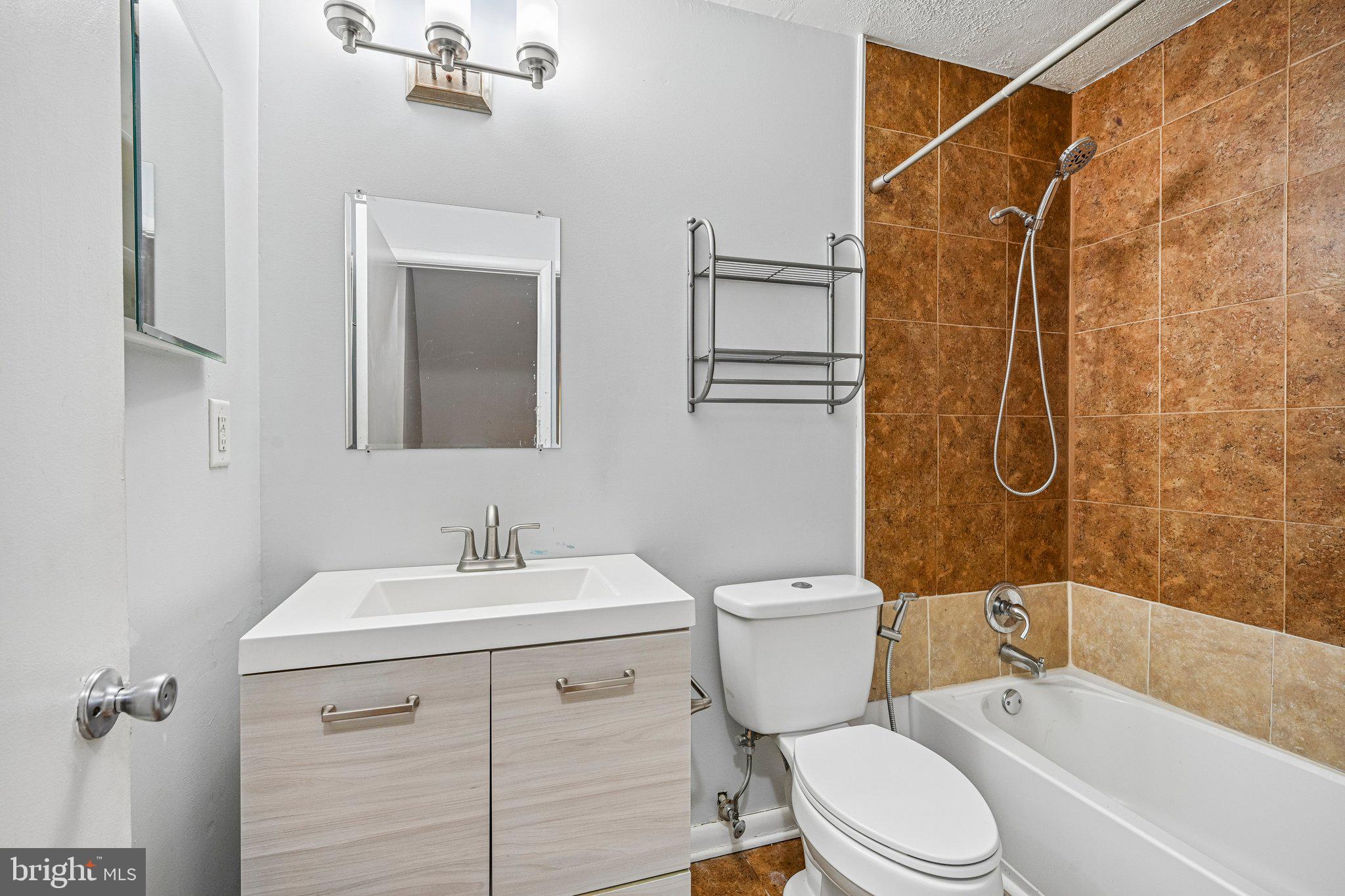 WHISPERING PINES - Residential