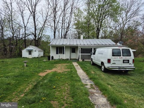 Photo of 200 Middle Lane, GORE, VA 22637 (MLS # VAFV2040902)