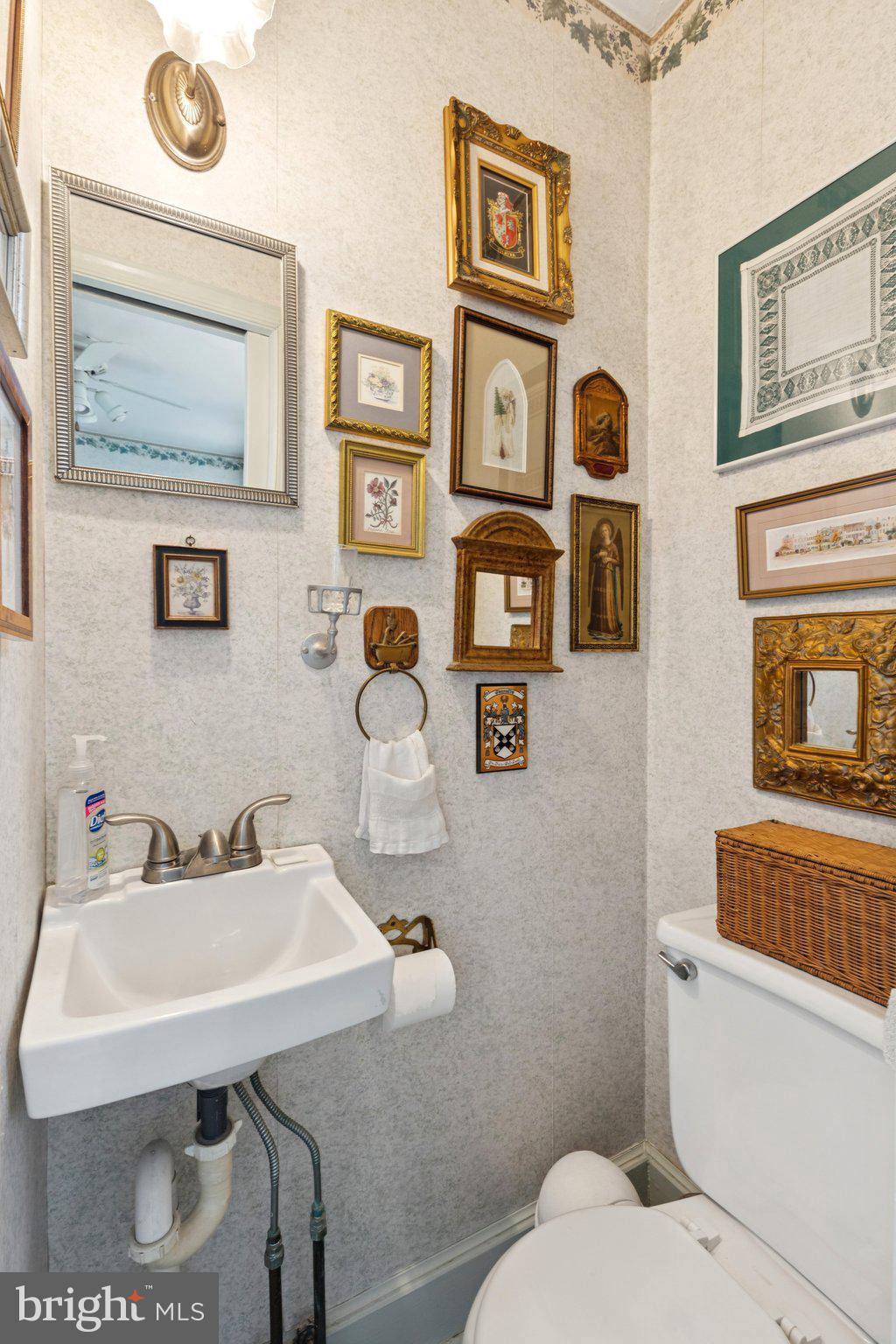 CHESTNUT HILL - Residential