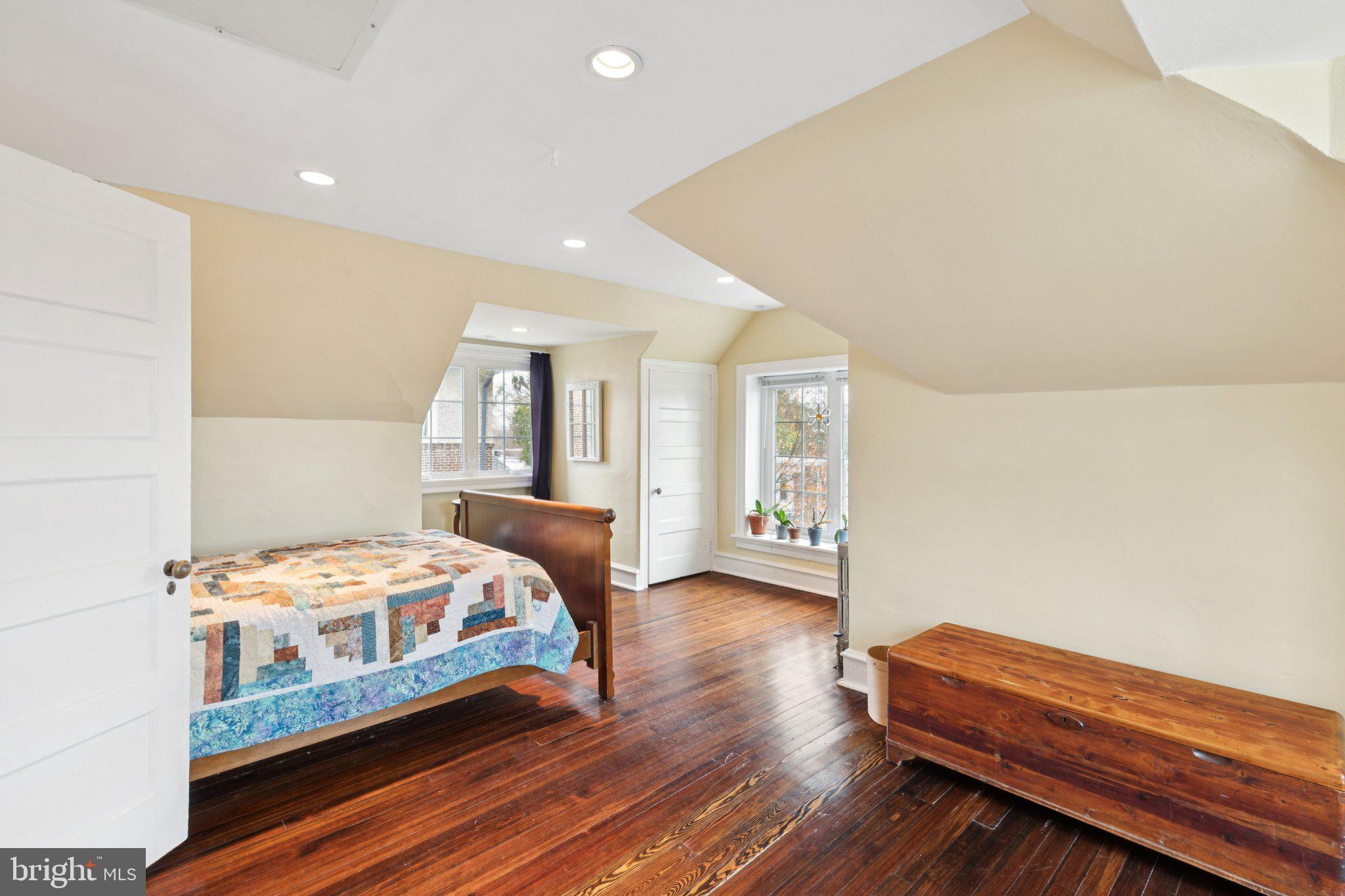 CHESTNUT HILL - Residential