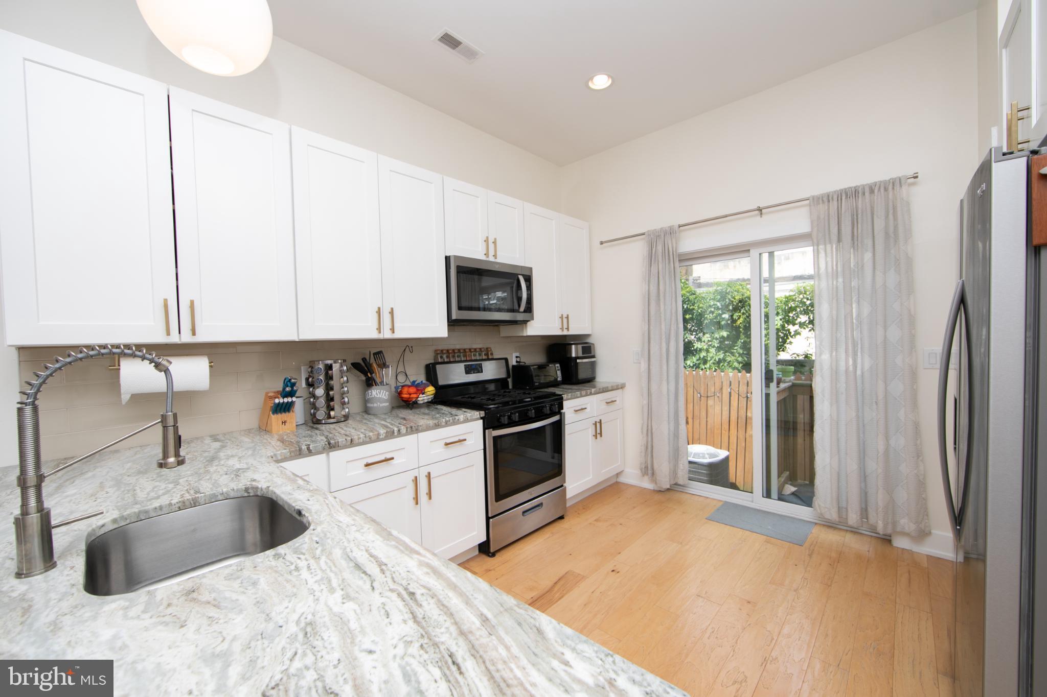 DICKINSON NARROWS - Residential