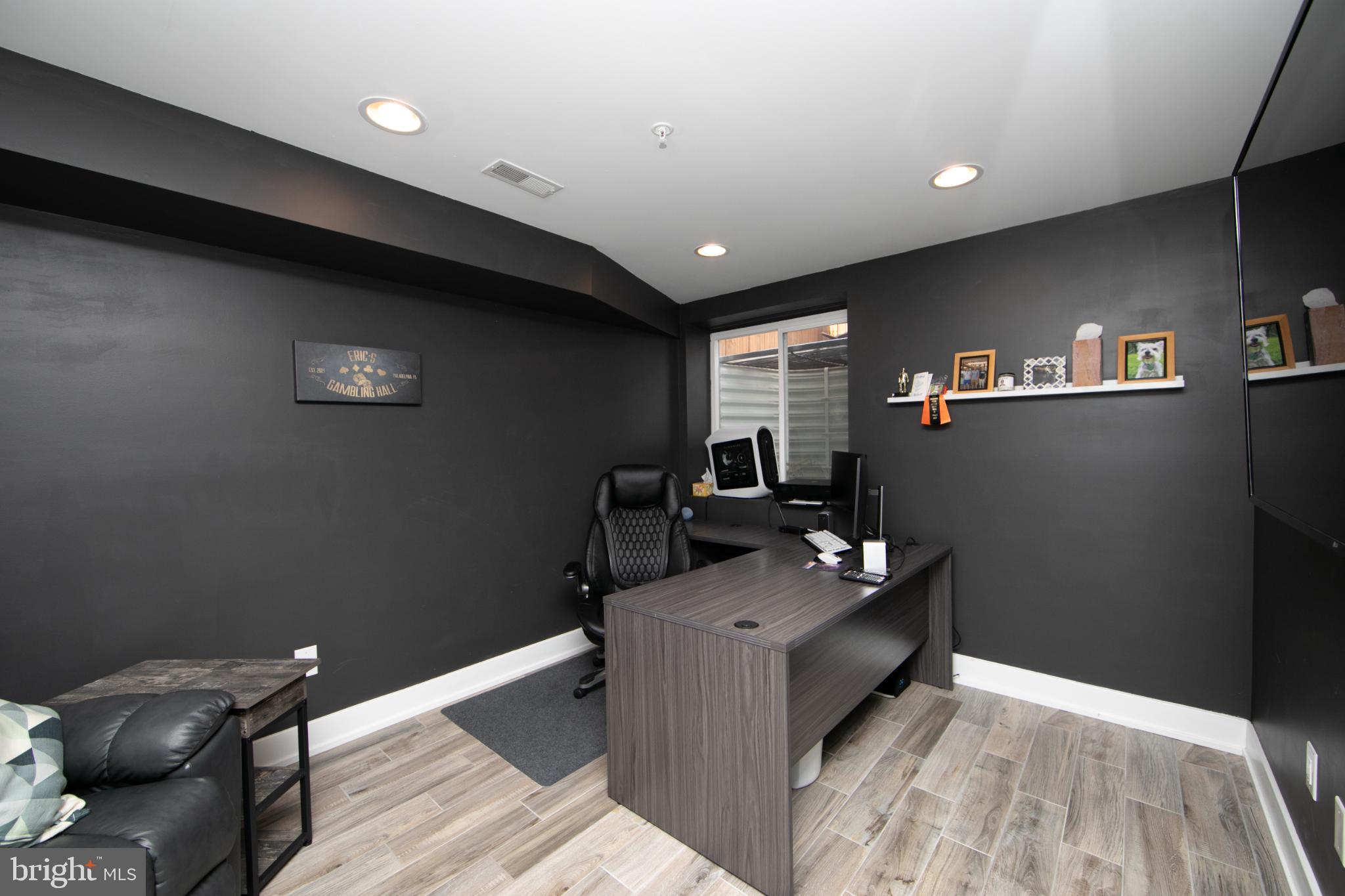 DICKINSON NARROWS - Residential